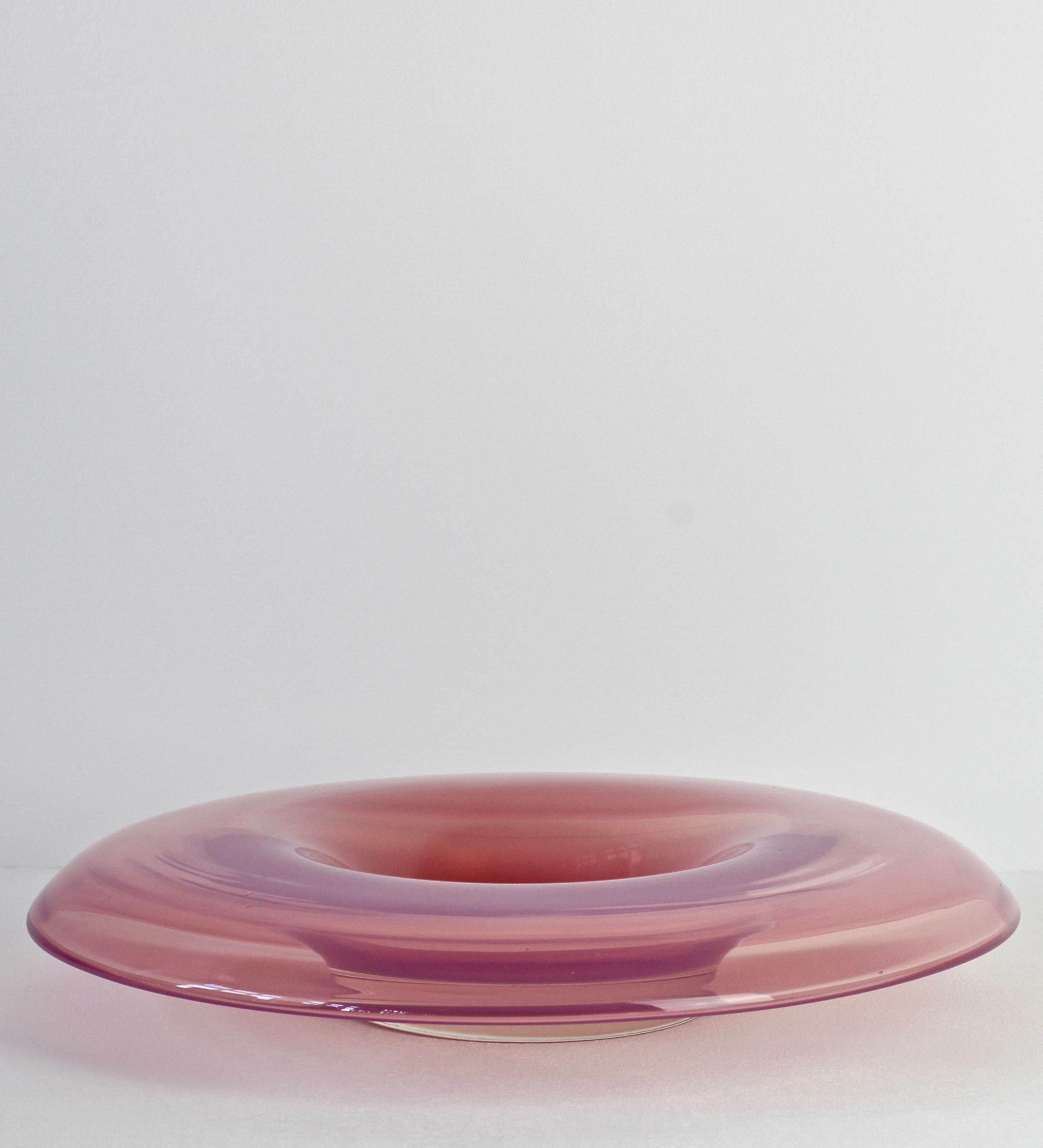 Mid-Century Modern Signed Cenedese Murano Glass Vibrantly Colored Pink 'Jellyfish' Serving Bowl