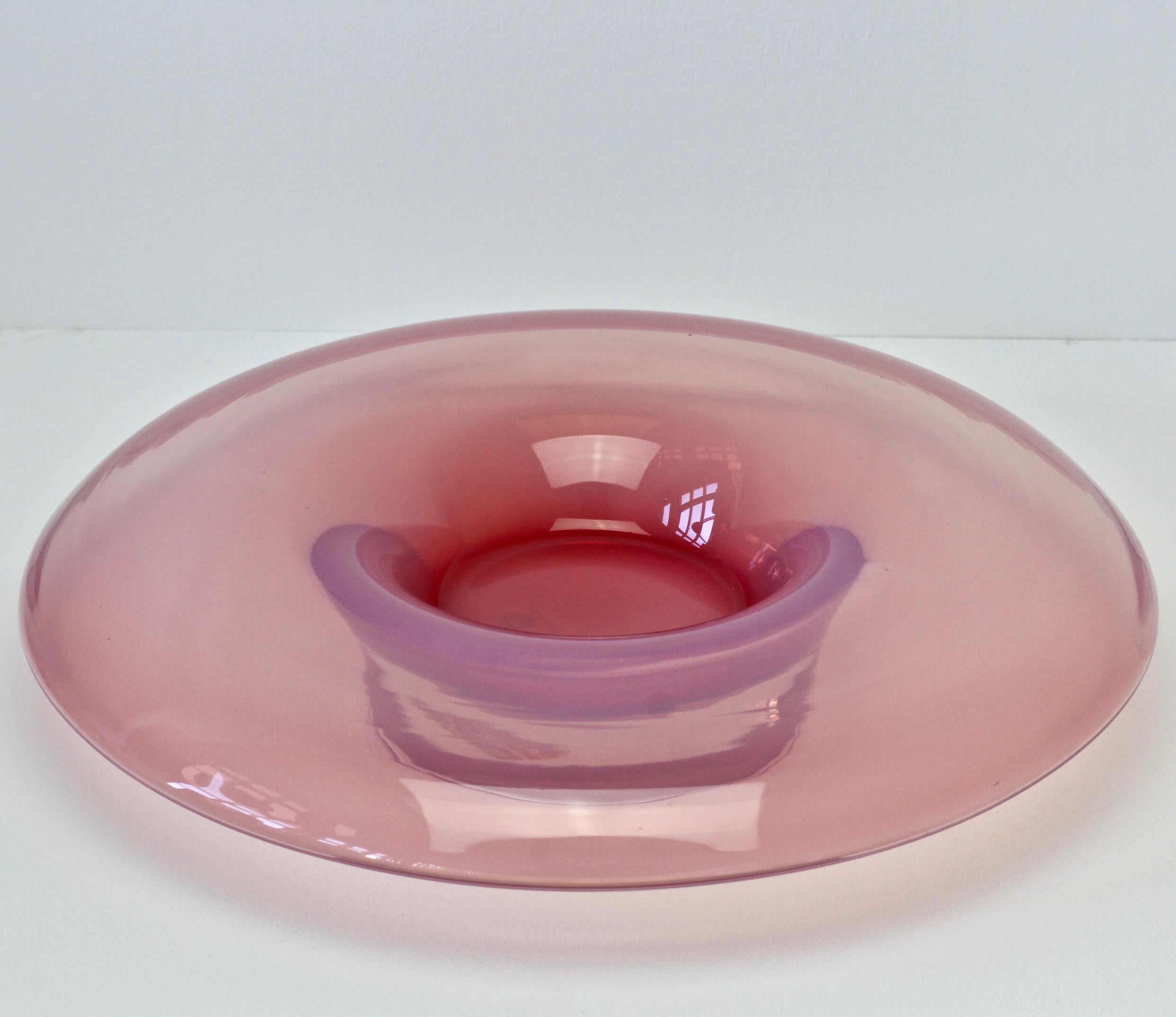 Signed Cenedese Murano Glass Vibrantly Colored Pink 'Jellyfish' Serving Bowl In Excellent Condition In Landau an der Isar, Bayern