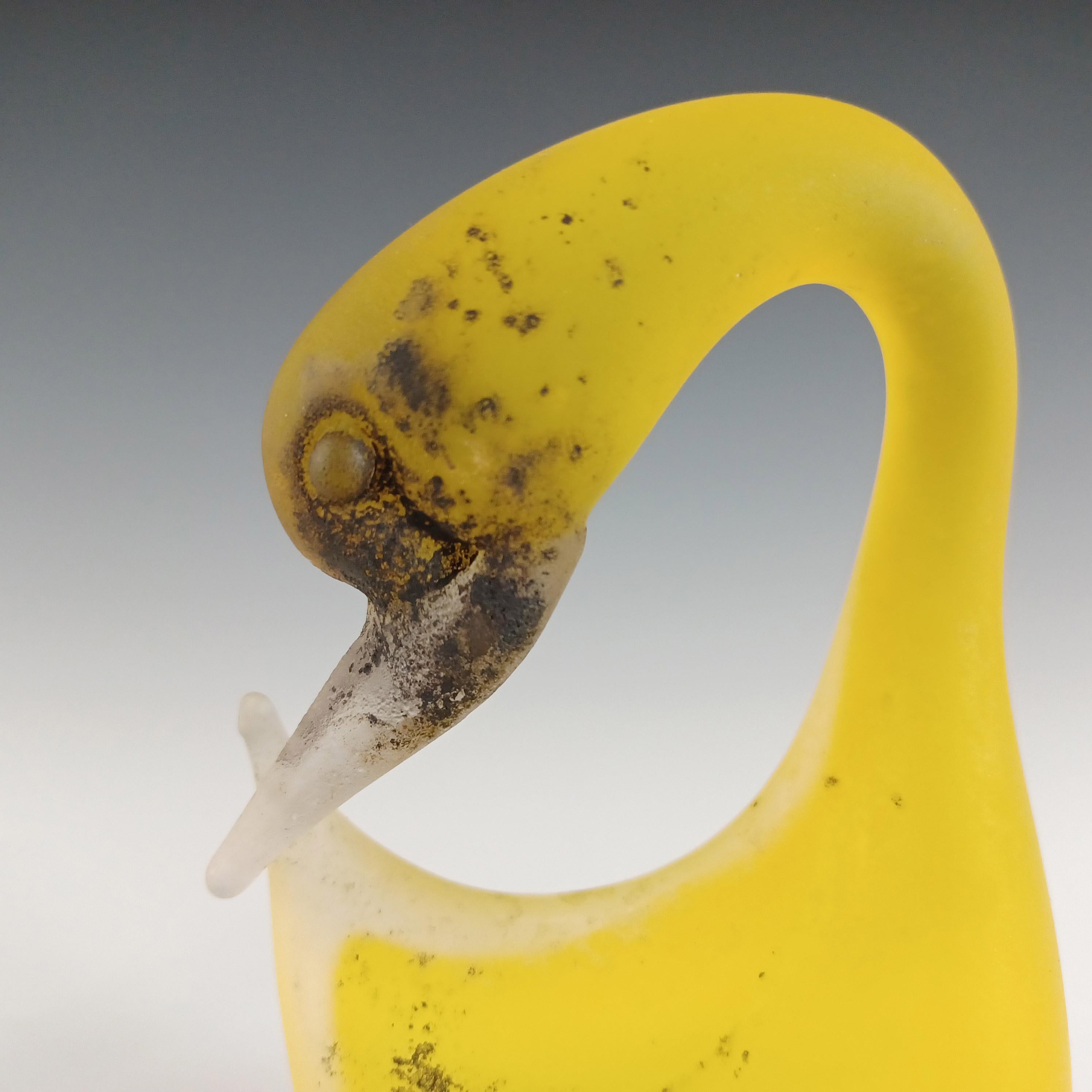 SIGNED Cenedese Murano 'Scavo' Yellow Glass Swan Sculpture In Good Condition For Sale In Bolton, GB
