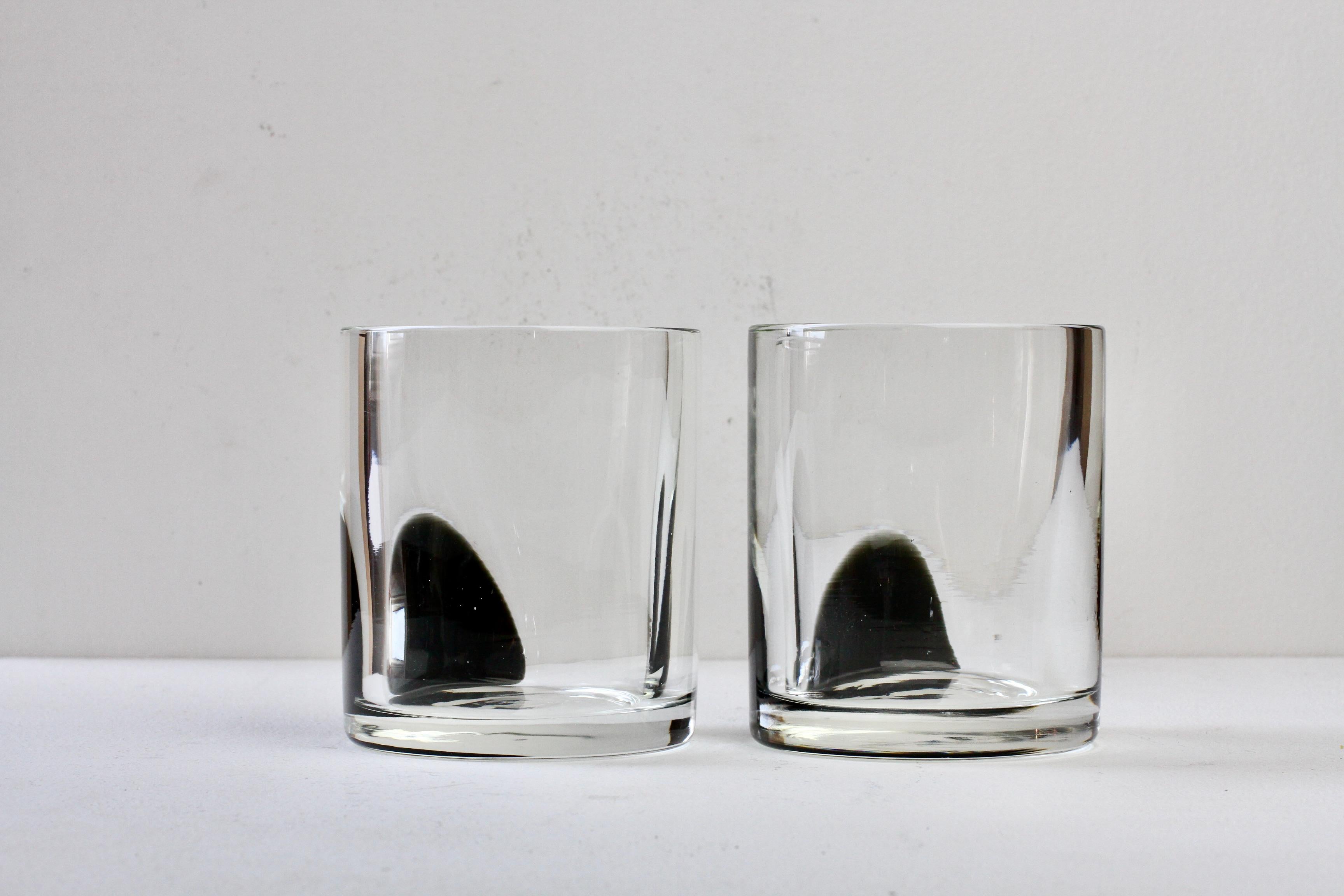 Paire de vases en verre de Murano noir et transparent signés Cenedese, datant du milieu du siècle dernier. Excellent état - En vente à Landau an der Isar, Bayern