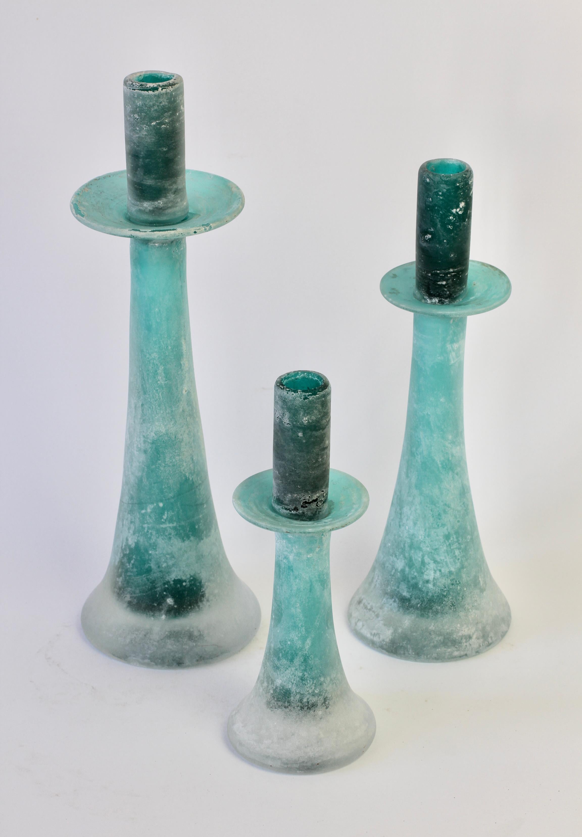Signed vintage Mid-Century rare set / collection or ensemble of turquoise / green 'scavo' glass candlestick holders attributed to Antonio da Ros for Cenedese Vetri Murano glass. Made of green / turquoise and clear Murano art glass featuring both the