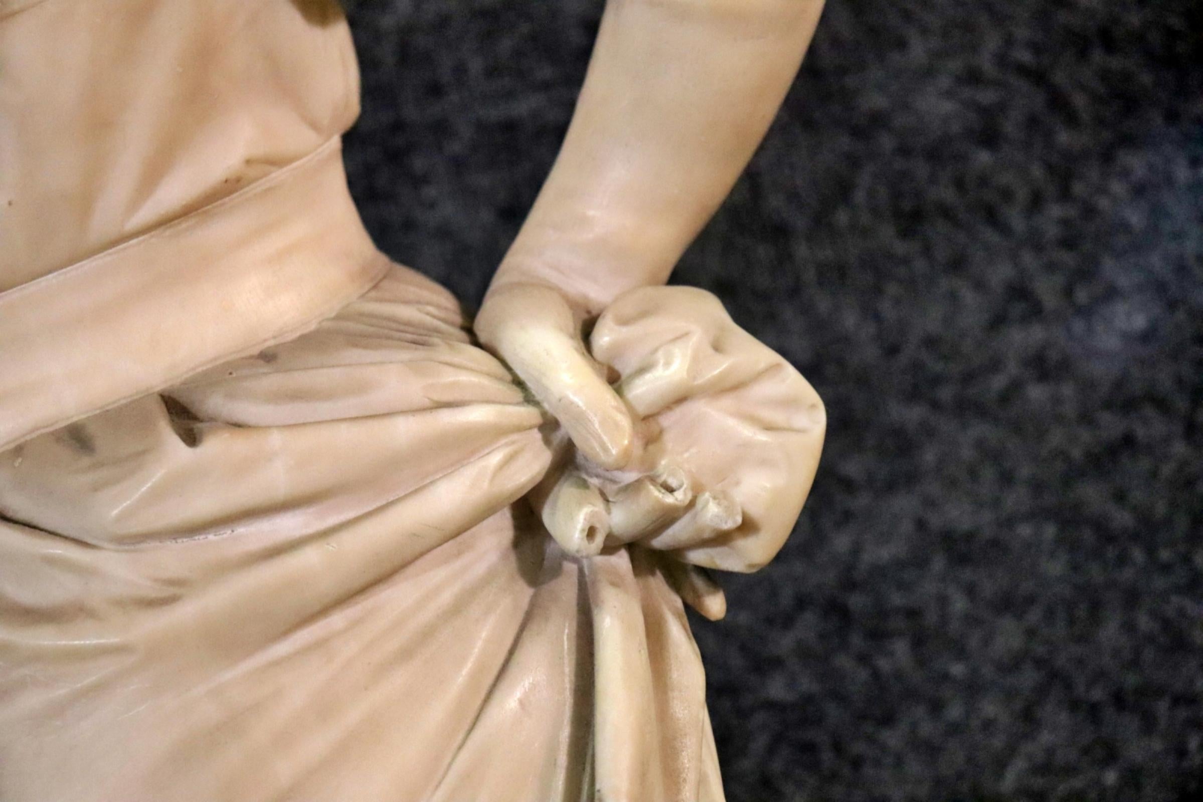 Firmado Cesare Lapini de Florencia Italia Escultura de alabastro tallada Amantes que se besan en venta 3