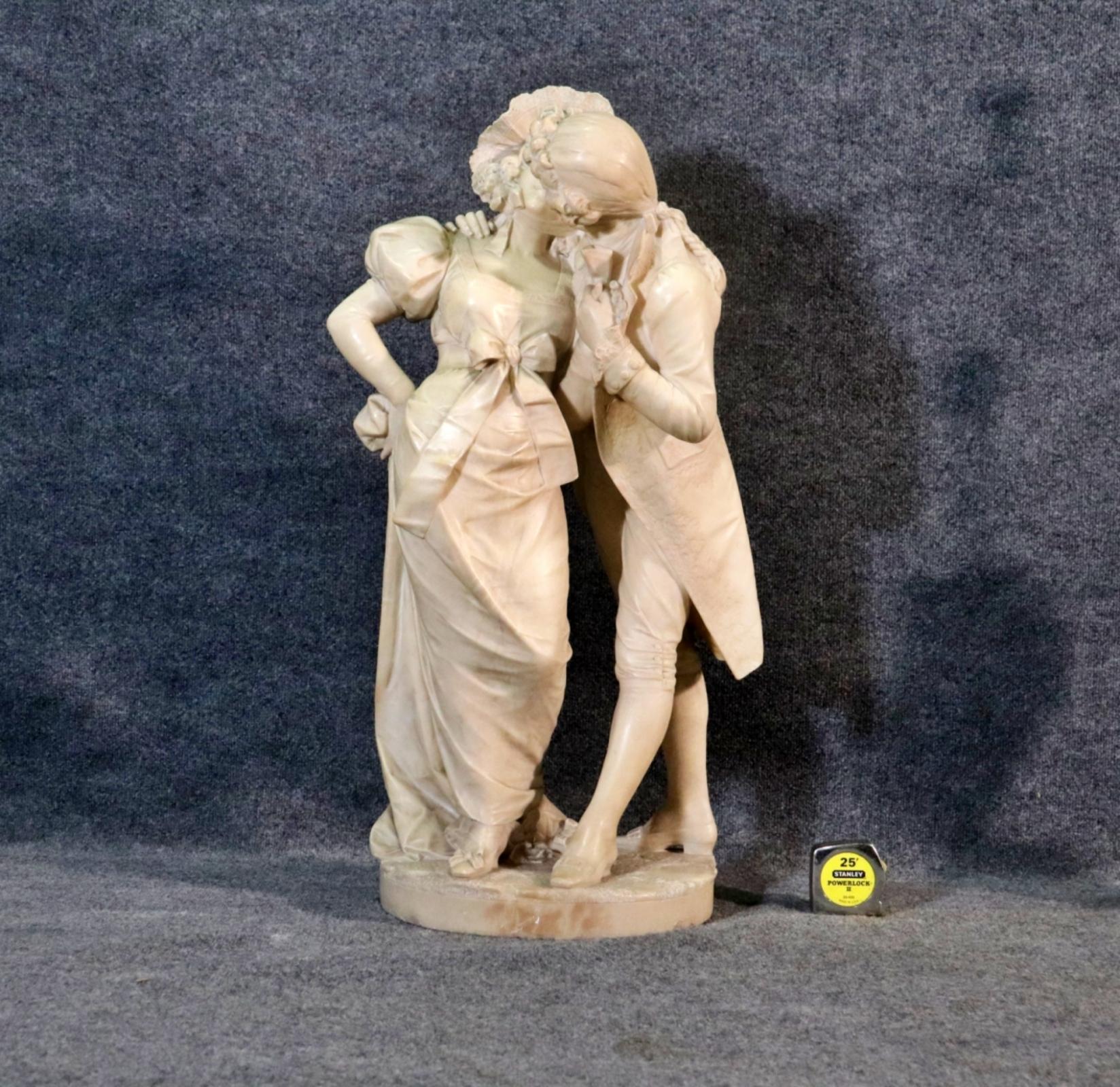 Firmado Cesare Lapini de Florencia Italia Escultura de alabastro tallada Amantes que se besan en venta 5