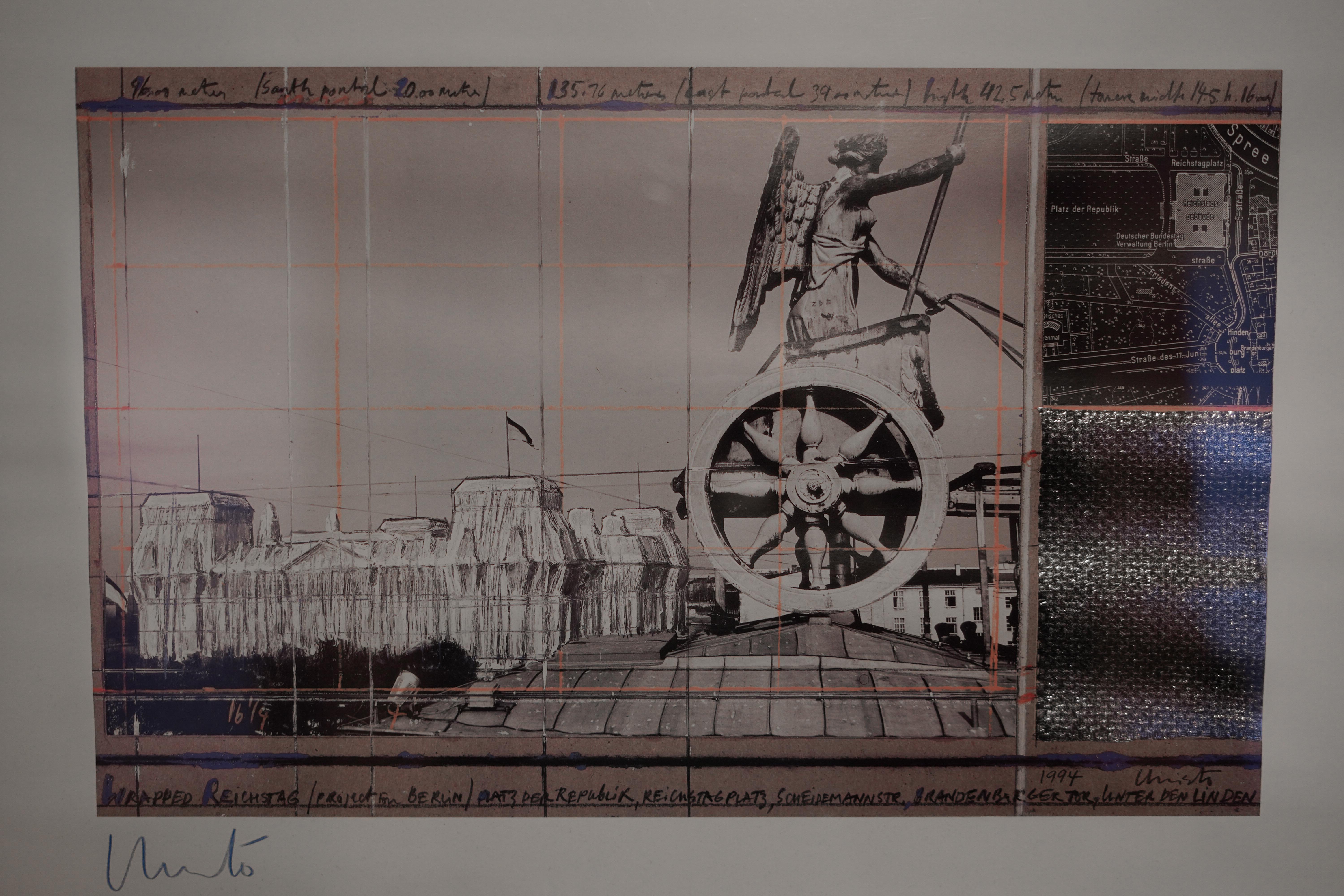 Progetto Christo per il Reichtstag di Berlino  stampa offset incartata in cornice di alluminio, firmata nell'angolo sinistro.
Germania 1994.
