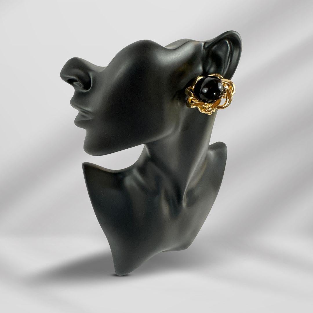 Signed Ciner Black Cabochon Glass Floral Clip on Earring In Excellent Condition For Sale In Jacksonville, FL