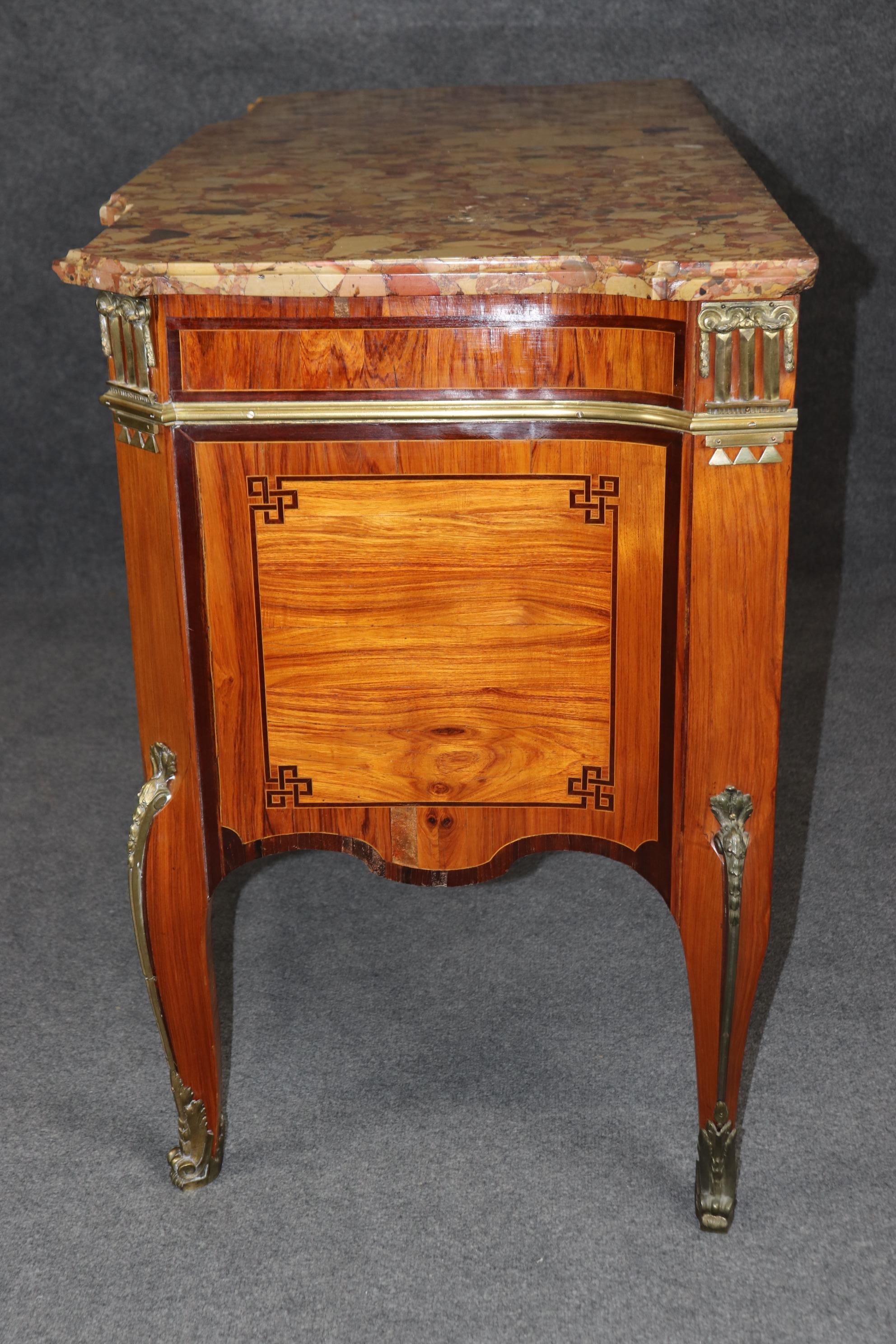 Firmato Claude Charles Saunier Brech D. A. Piano in marmo Commode francese Luigi XV in vendita 5