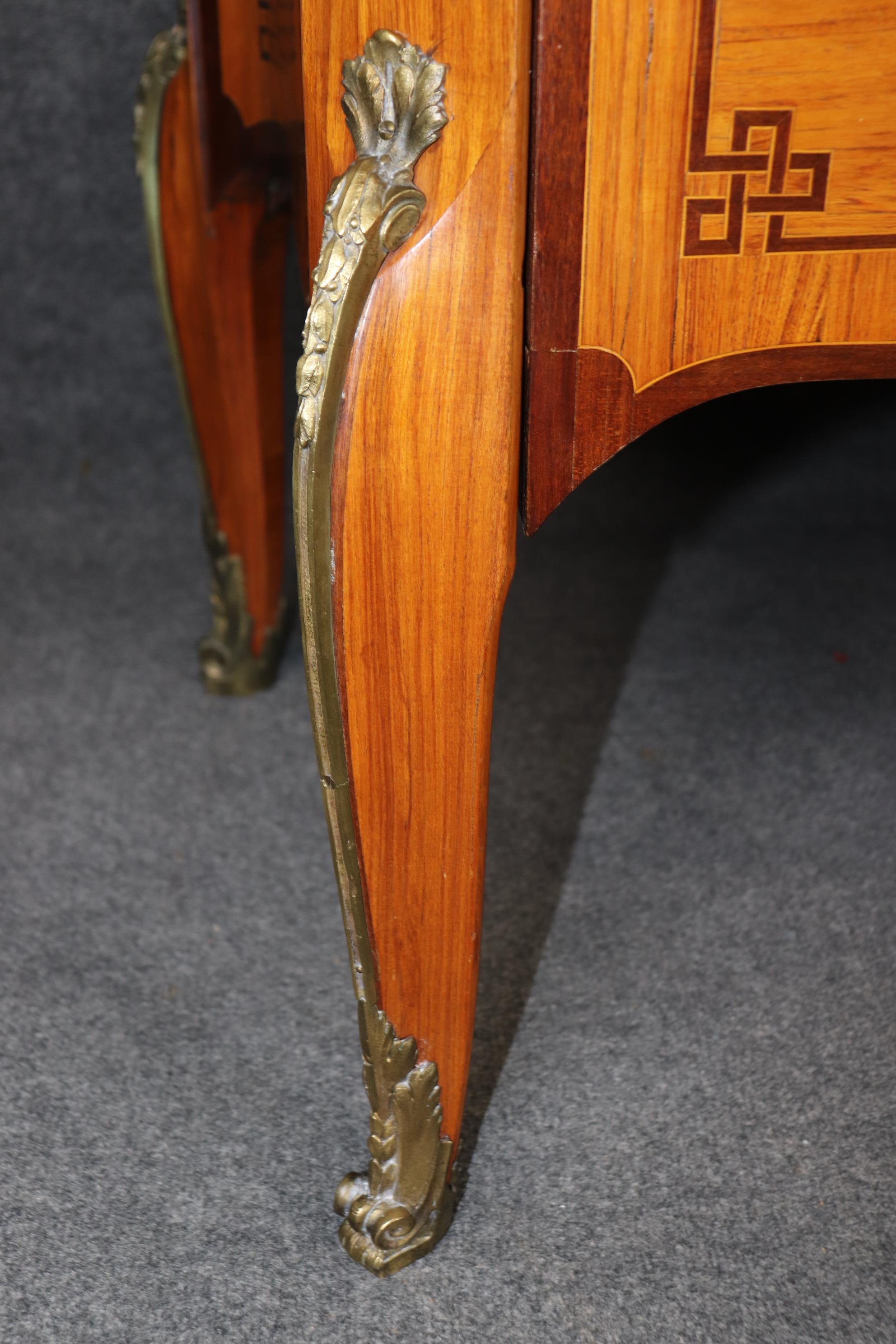 Firmato Claude Charles Saunier Brech D. A. Piano in marmo Commode francese Luigi XV in vendita 7