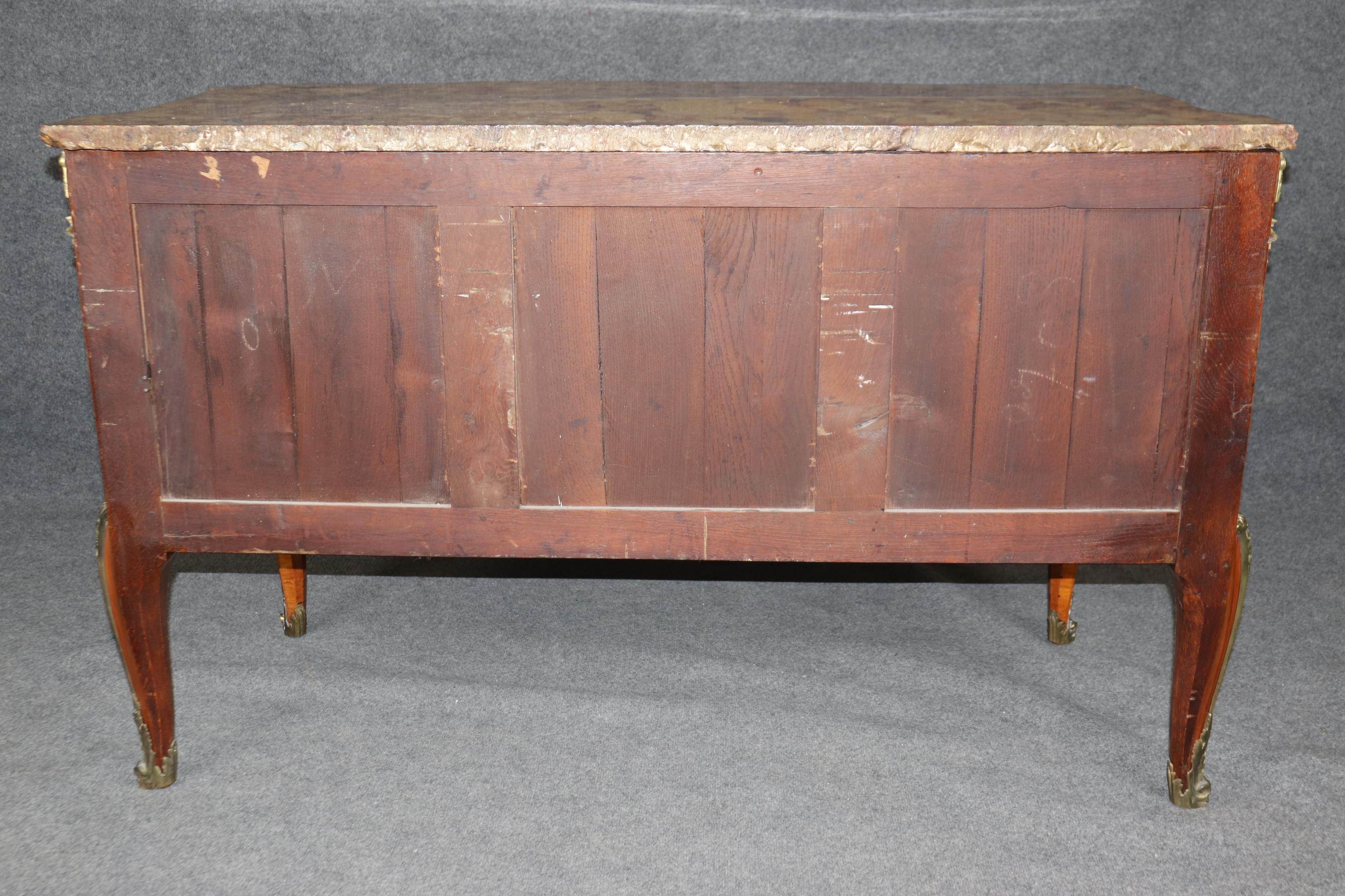 Firmato Claude Charles Saunier Brech D. A. Piano in marmo Commode francese Luigi XV in vendita 13