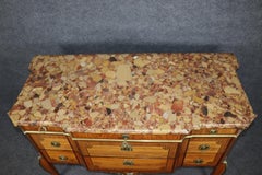 Firmato Claude Charles Saunier Brech D. A. Piano in marmo Commode francese Luigi XV