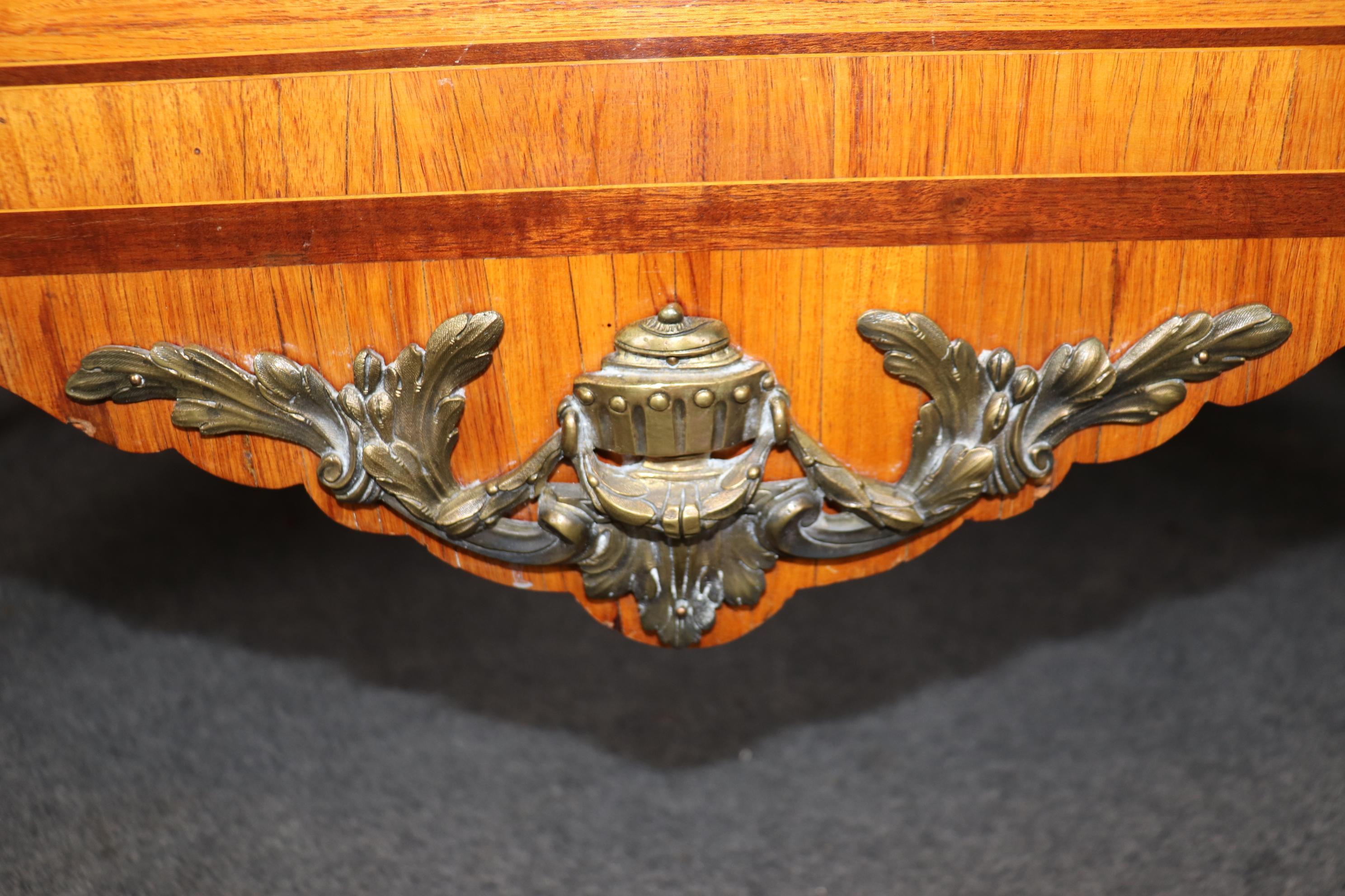 Firmato Claude Charles Saunier Brech D. A. Piano in marmo Commode francese Luigi XV in vendita 1