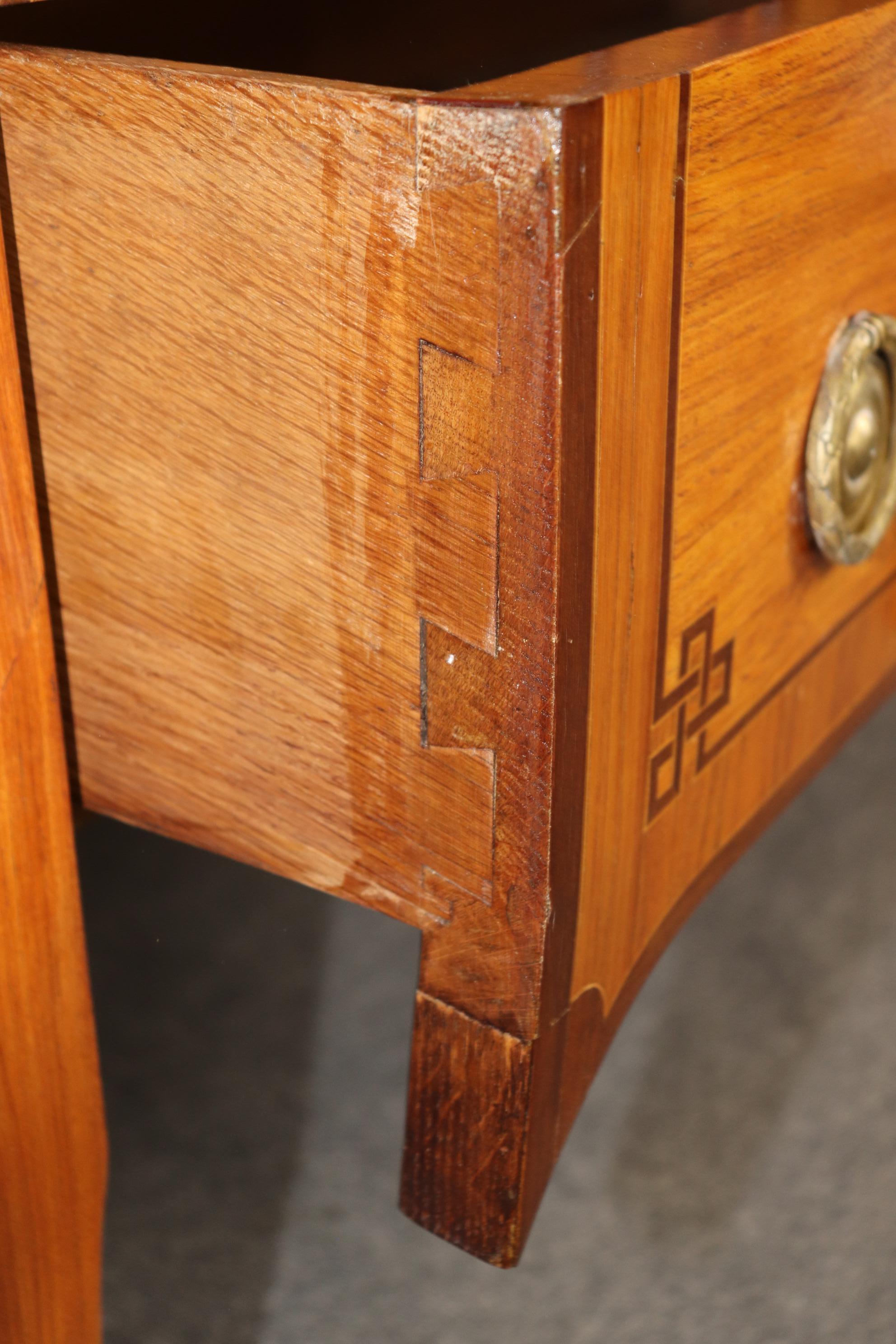 Firmato Claude Charles Saunier Brech D. A. Piano in marmo Commode francese Luigi XV in vendita 3