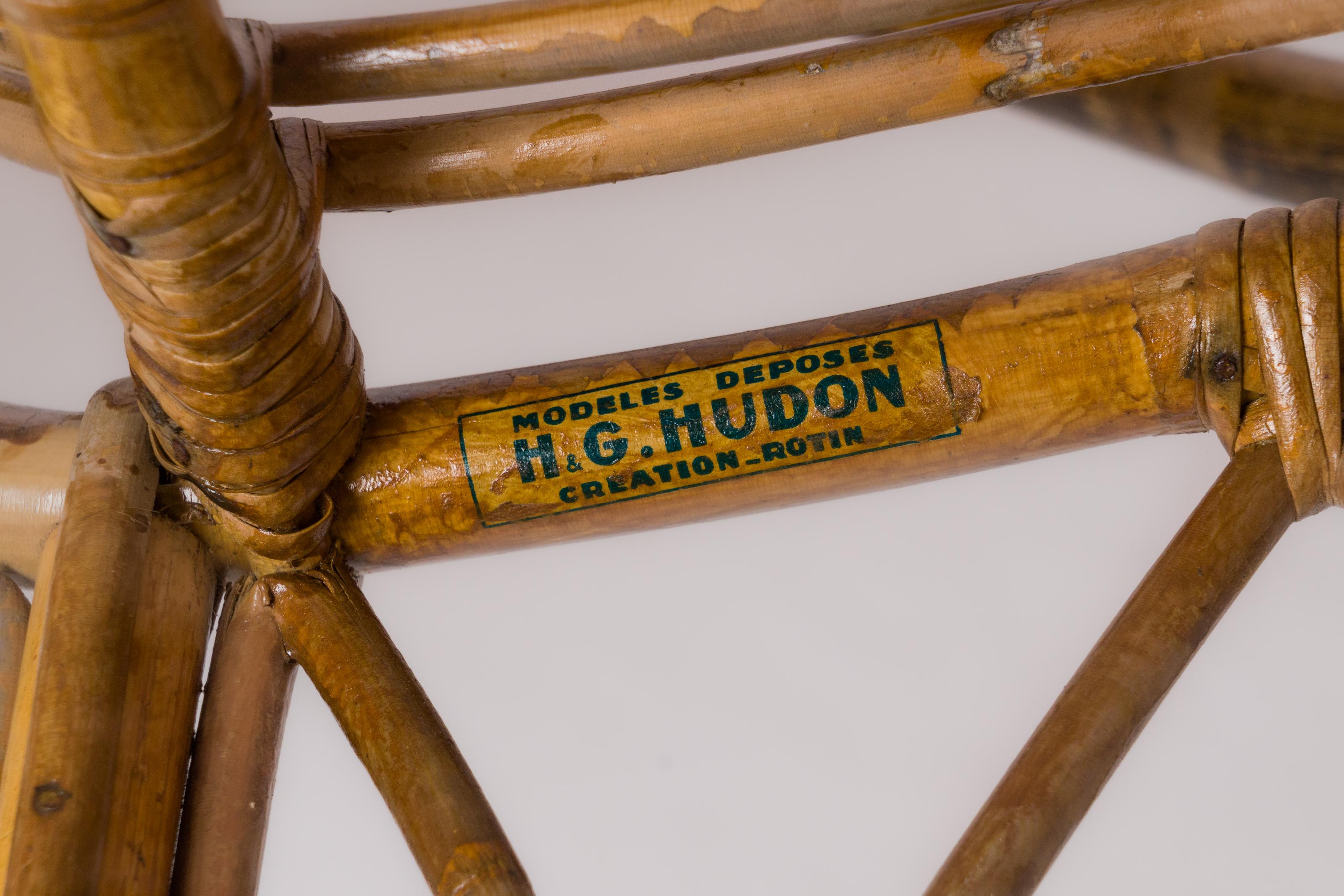 Signierter kompakter Rattan-Beistellstuhl von Hudon – Frankreich 1960er Jahre (Mitte des 20. Jahrhunderts) im Angebot
