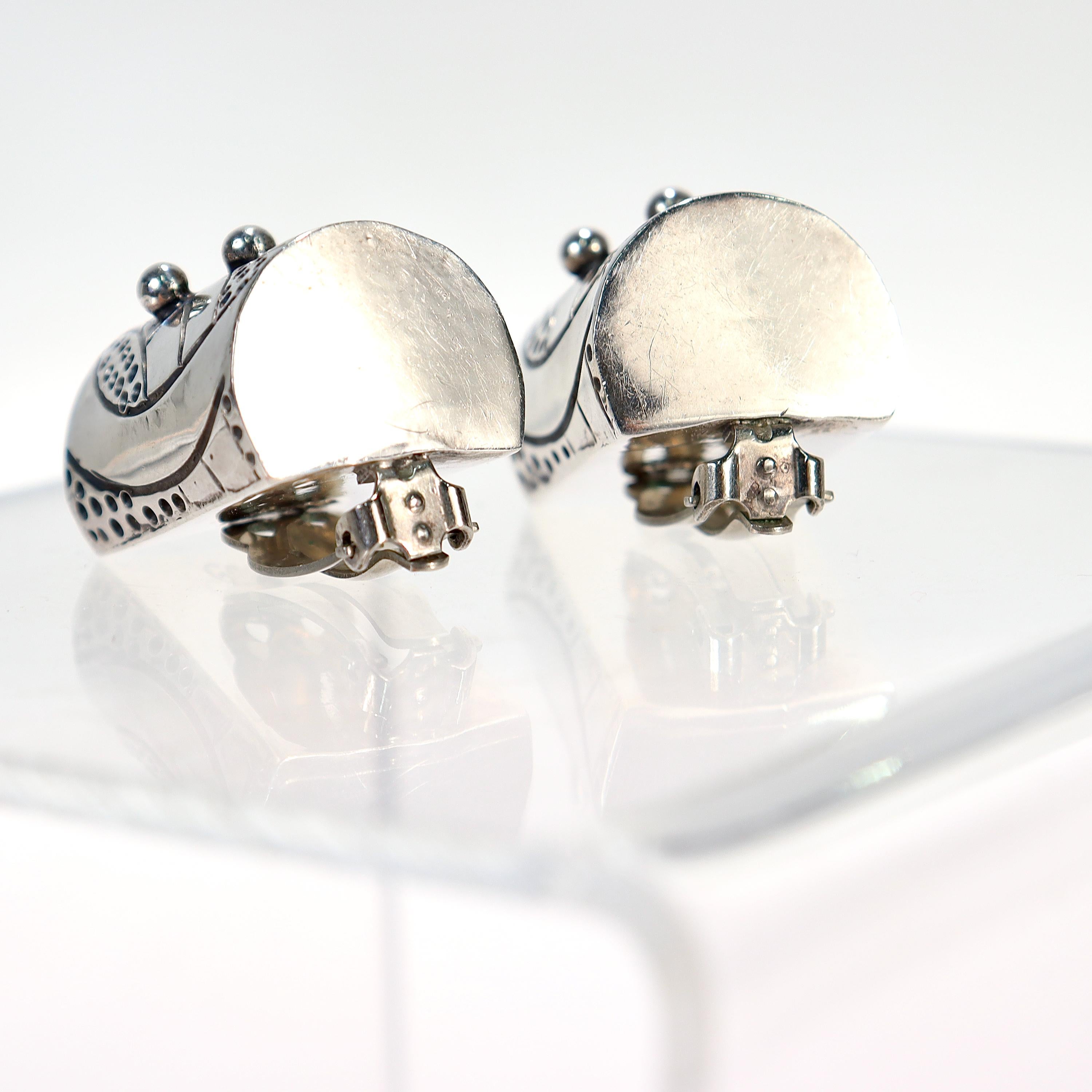 Signed 'Cony' Mid-Century Mexican Modernist Silver Clip-on Earrings by Victoria For Sale 5