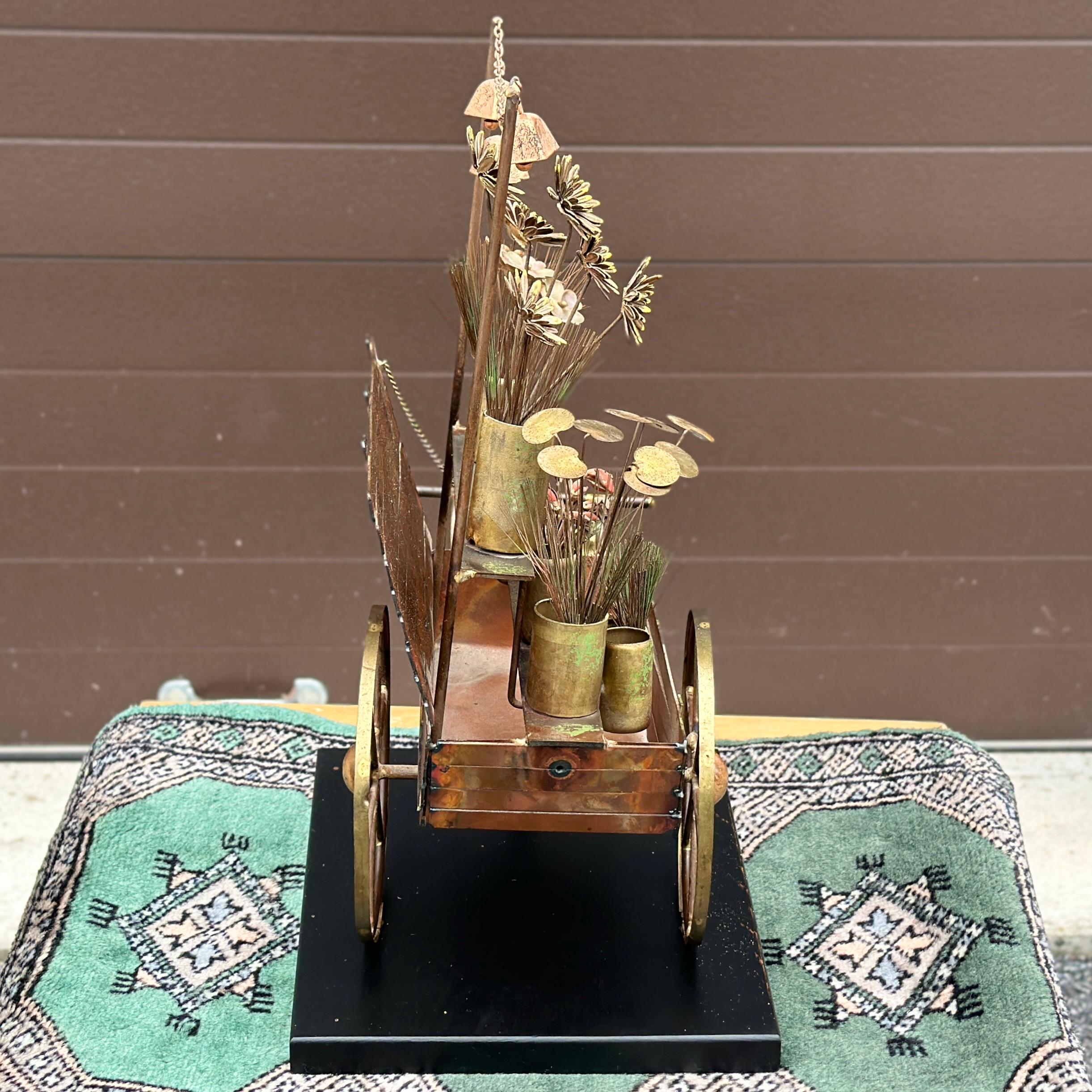 Sculpture de chariot à fleurs en laiton et cuivre 3D signée Curtis Jere, vers les années 1960 Bon état - En vente à West Chester, PA