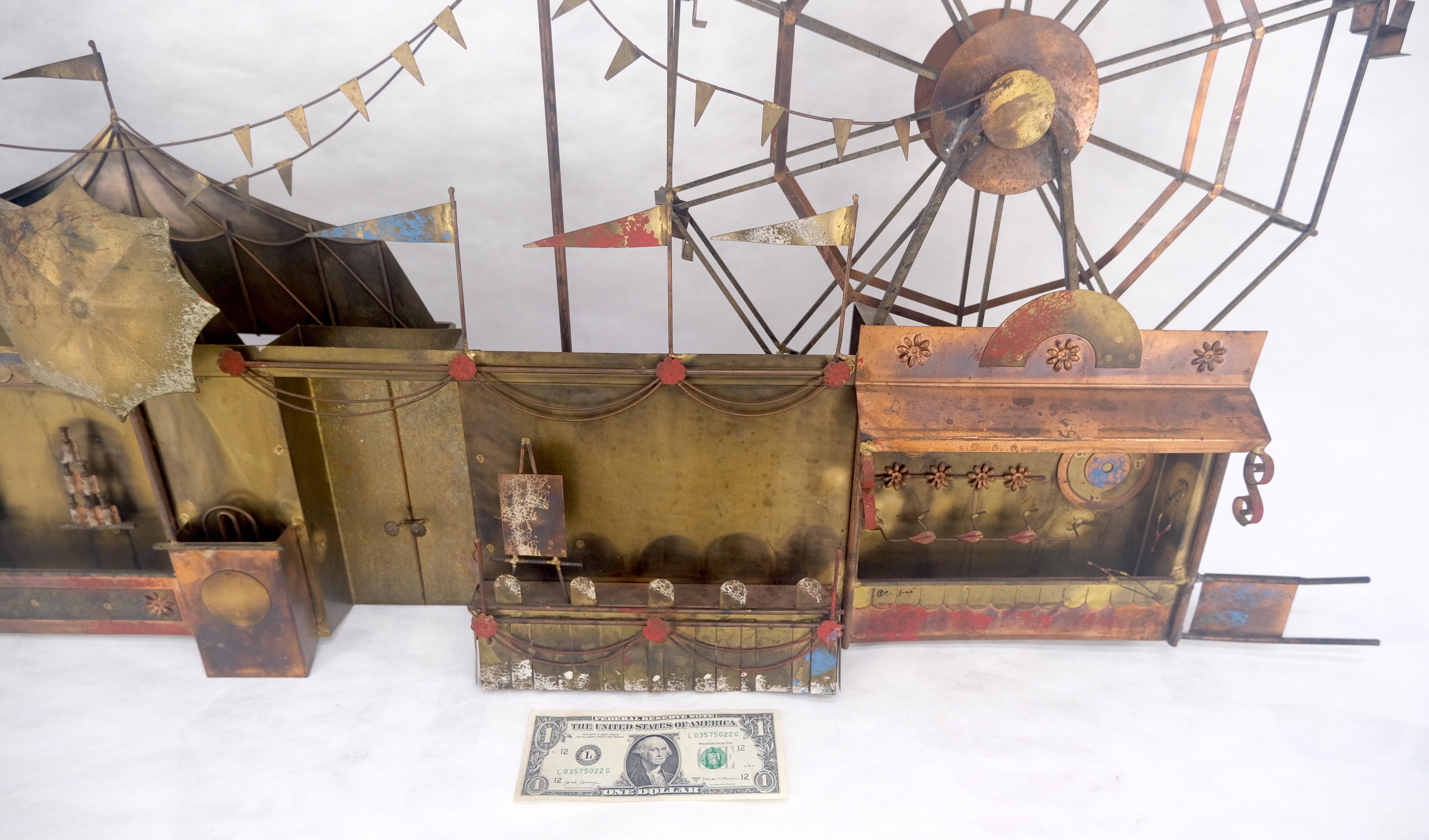 Américain Sculpture murale en laiton signée Curtis Jere Scène de Carnaval Grande Roue en vente