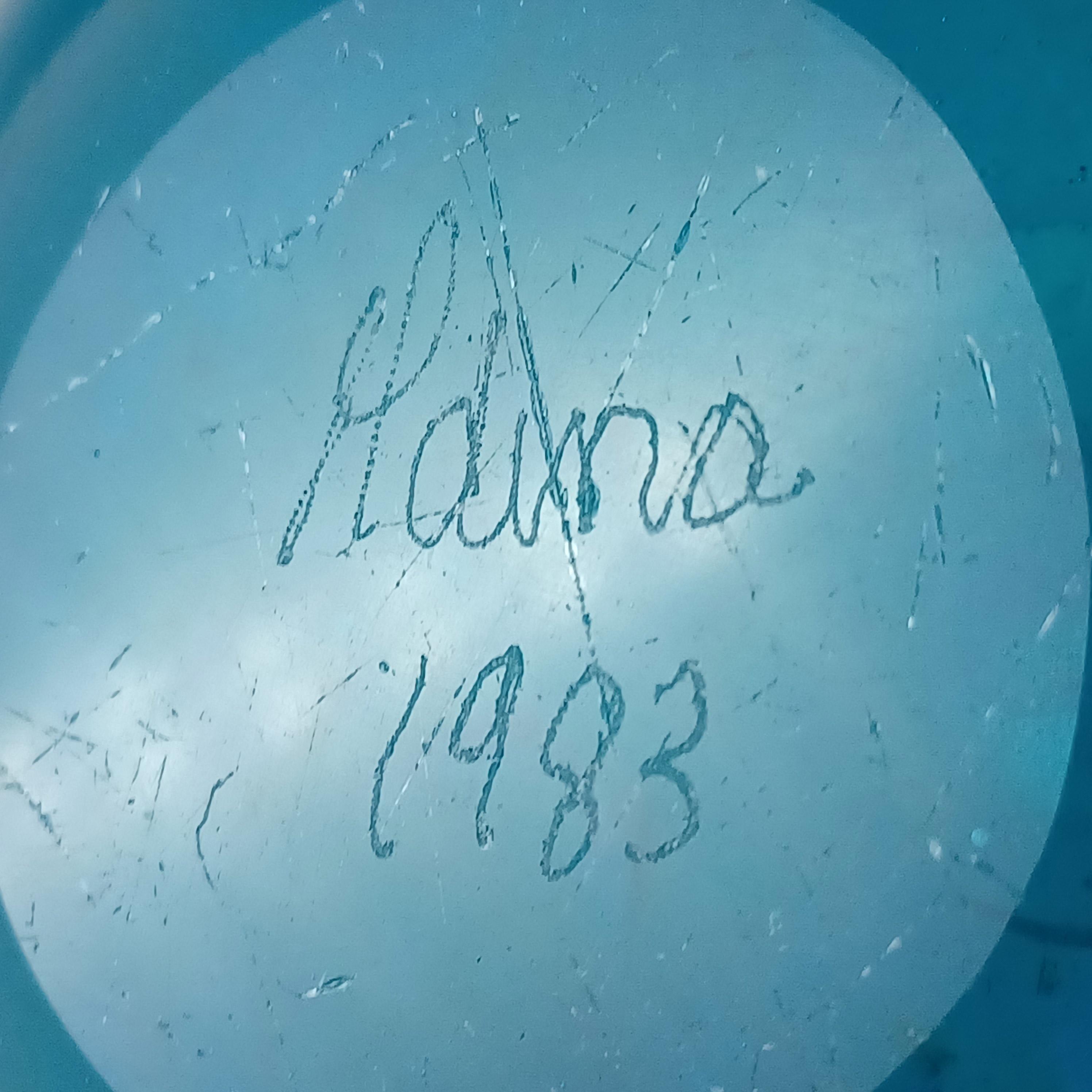 FIRMADO Y FECHADO 1983 Jarrón globo de cristal azul 