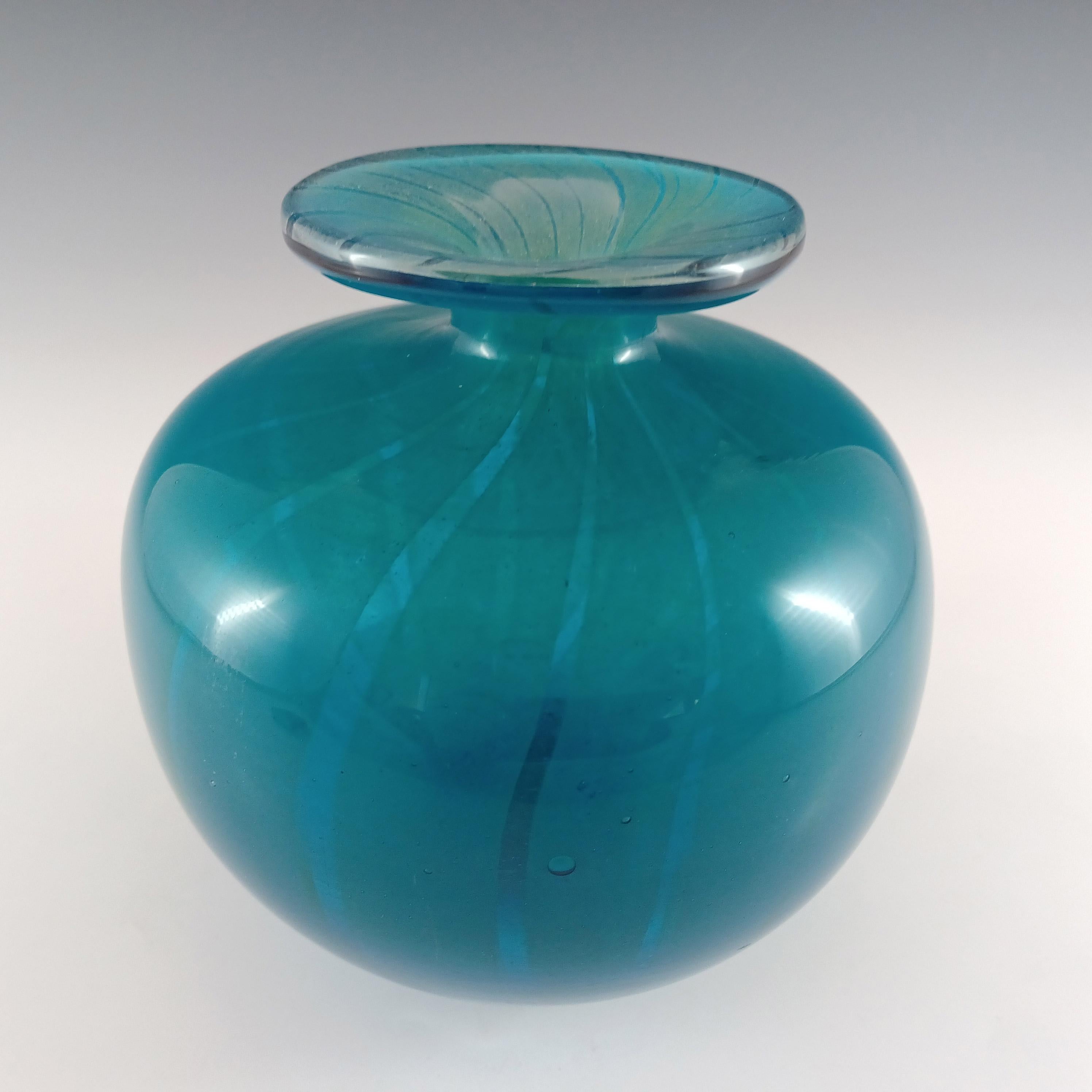 FIRMADO Y FECHADO 1983 Jarrón globo de cristal azul 