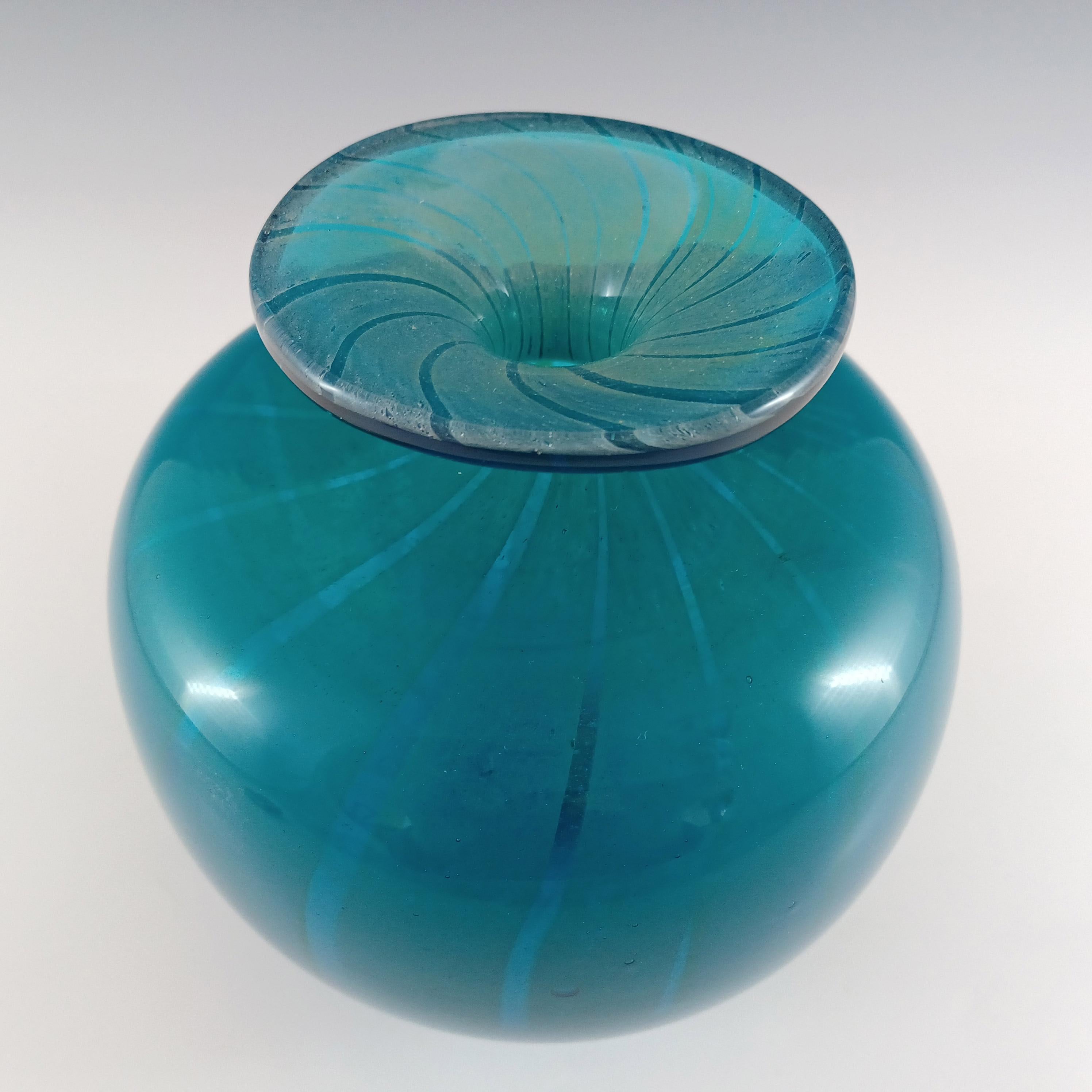 FIRMADO Y FECHADO 1983 Jarrón globo de cristal azul 