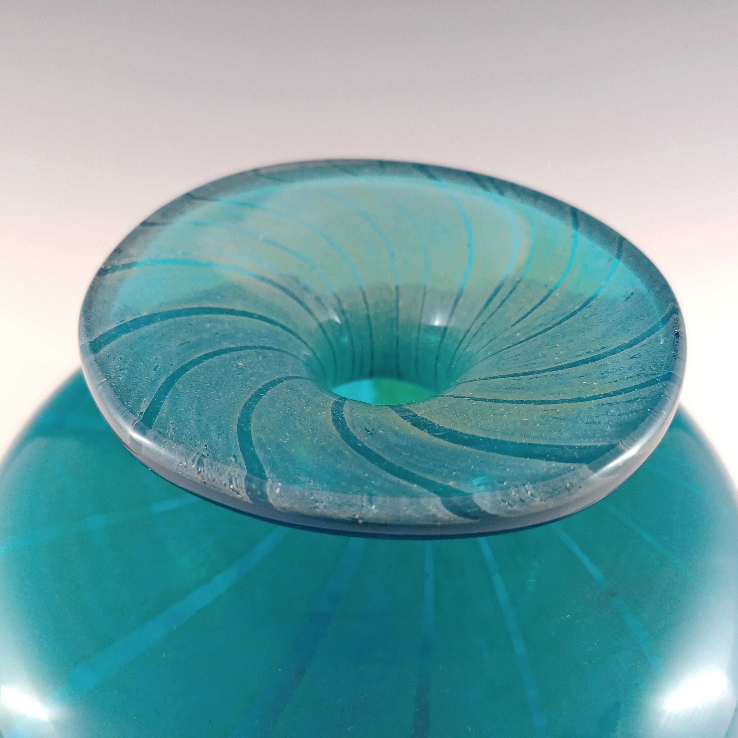 FIRMADO Y FECHADO 1983 Jarrón globo de cristal azul 