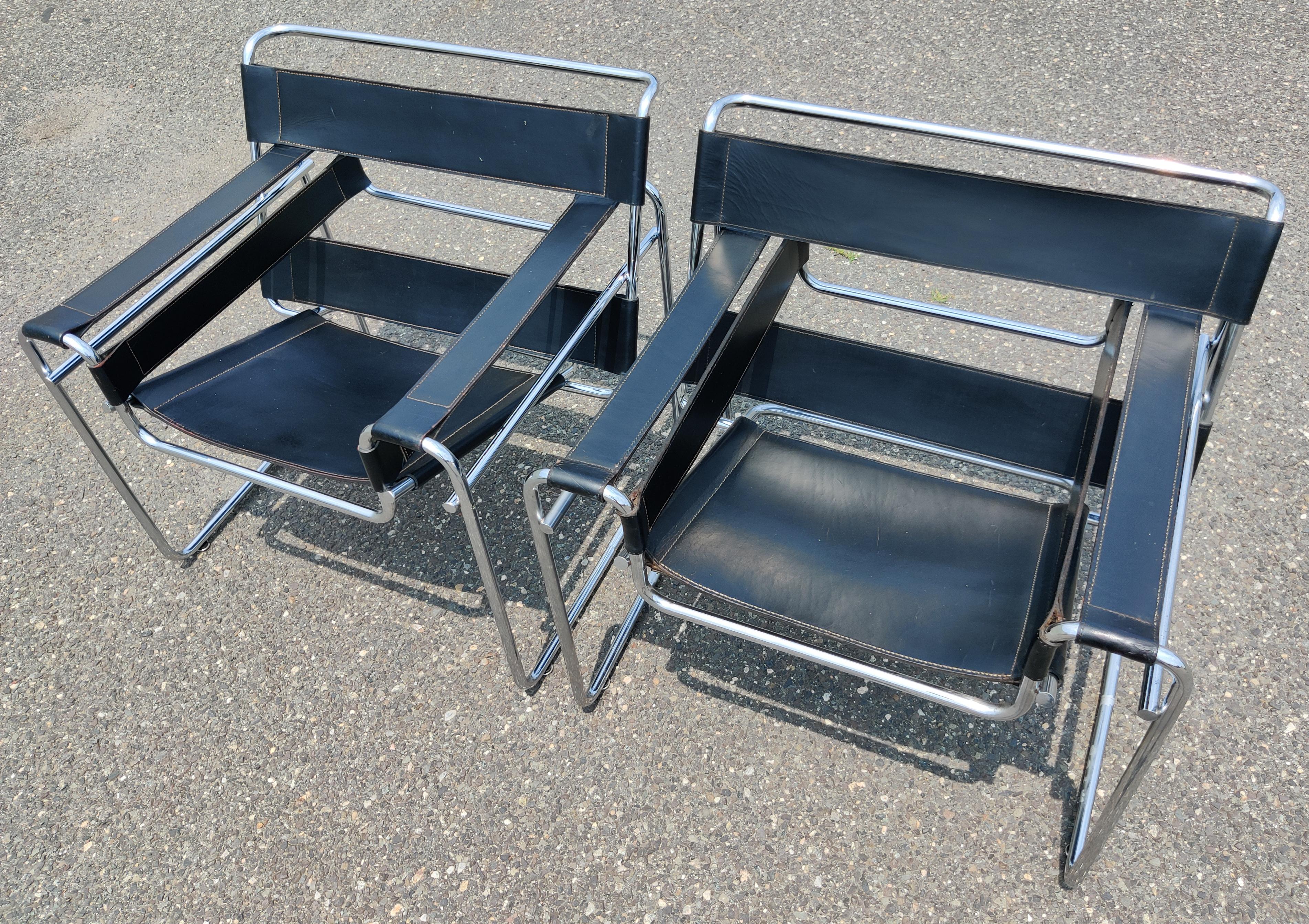 Signed & Dated Marcel Breuer Pair Wassily Lounge Chairs Knoll Blk Lthr & Chrome In Good Condition In Philadelphia, PA