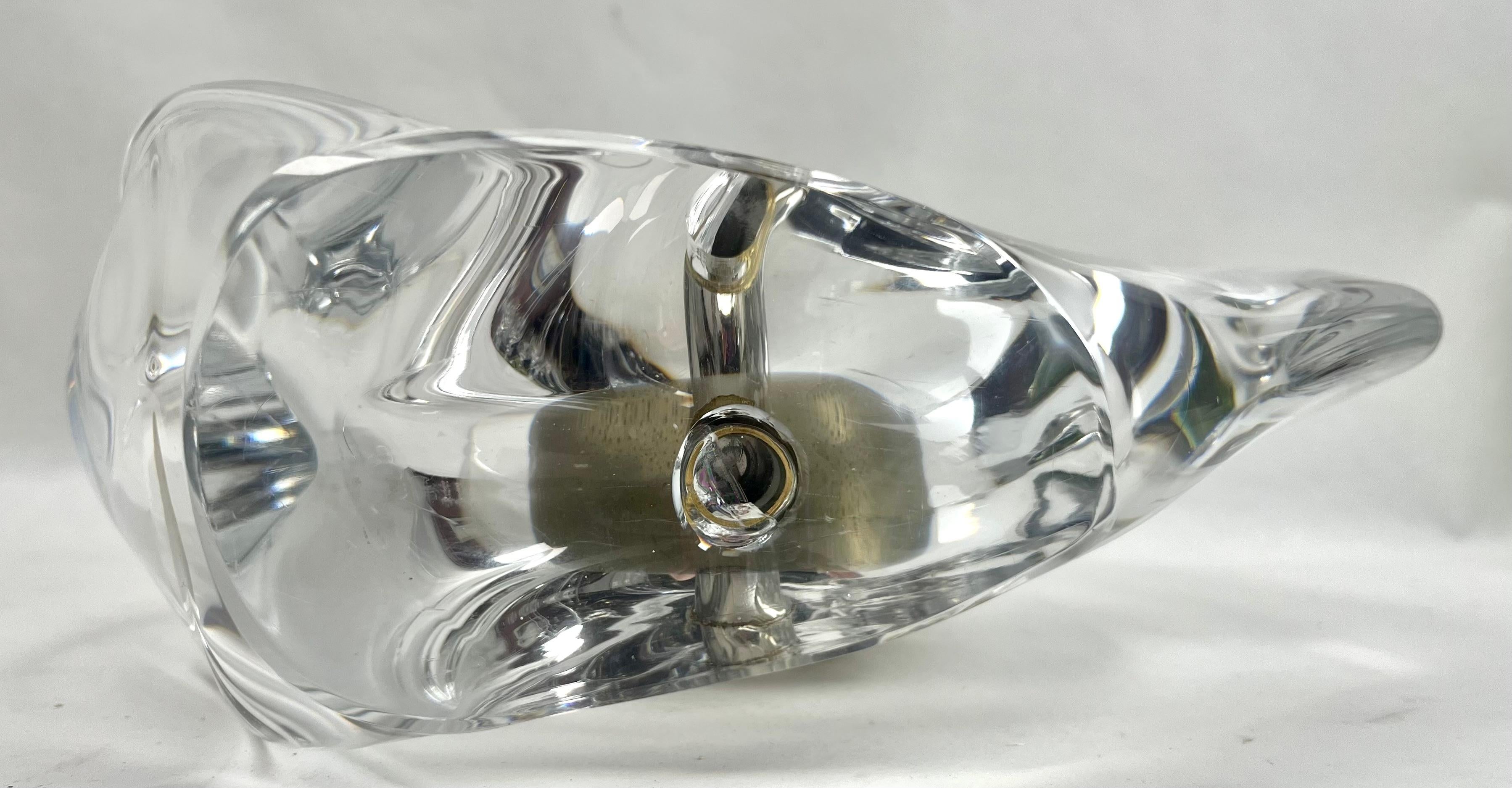 Orologio da tavolo firmato Daum France con un involucro di cristallo trasparente Sommerso di grande spessore in vendita 2