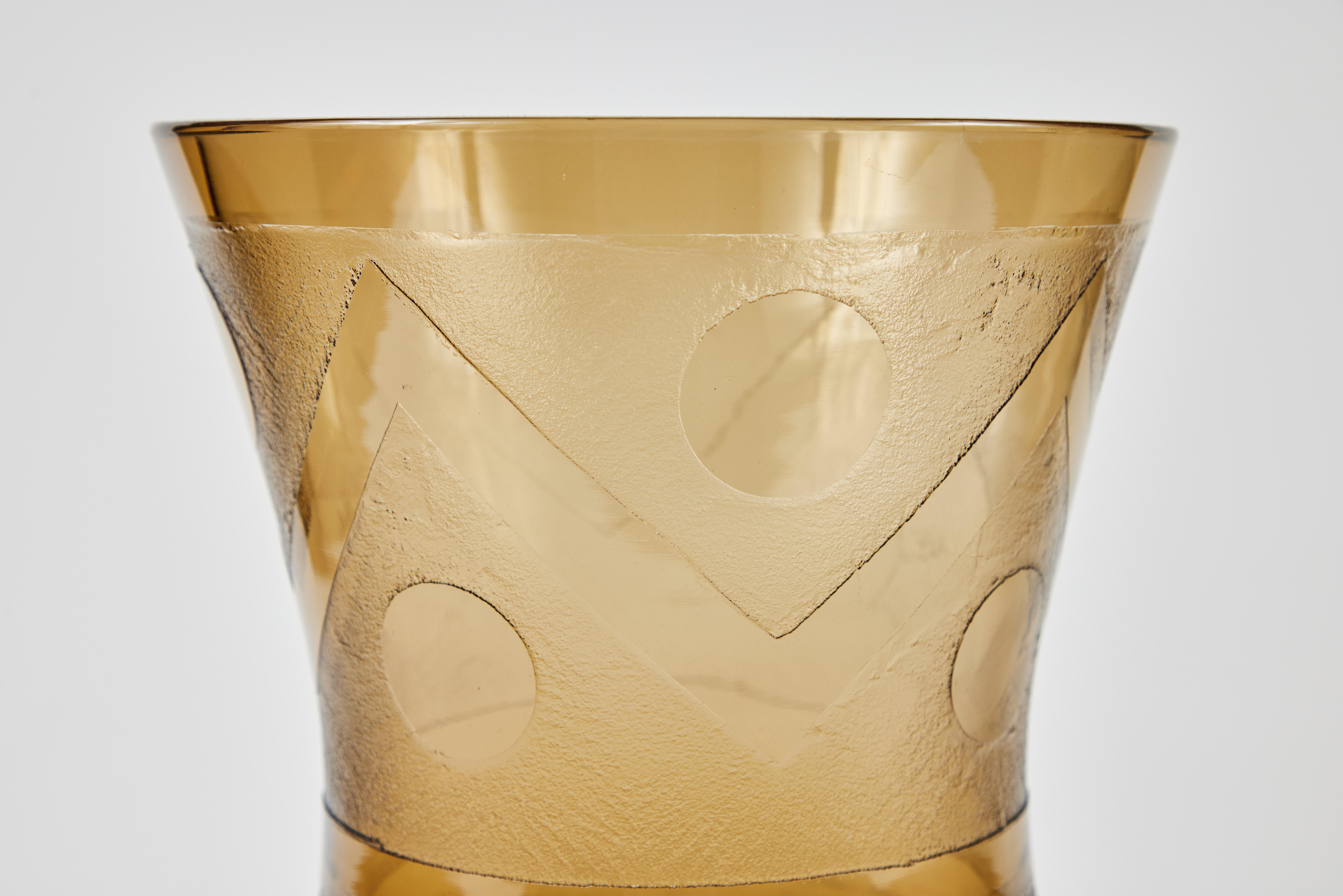 Buriné Vase en verre signé Daum en vente