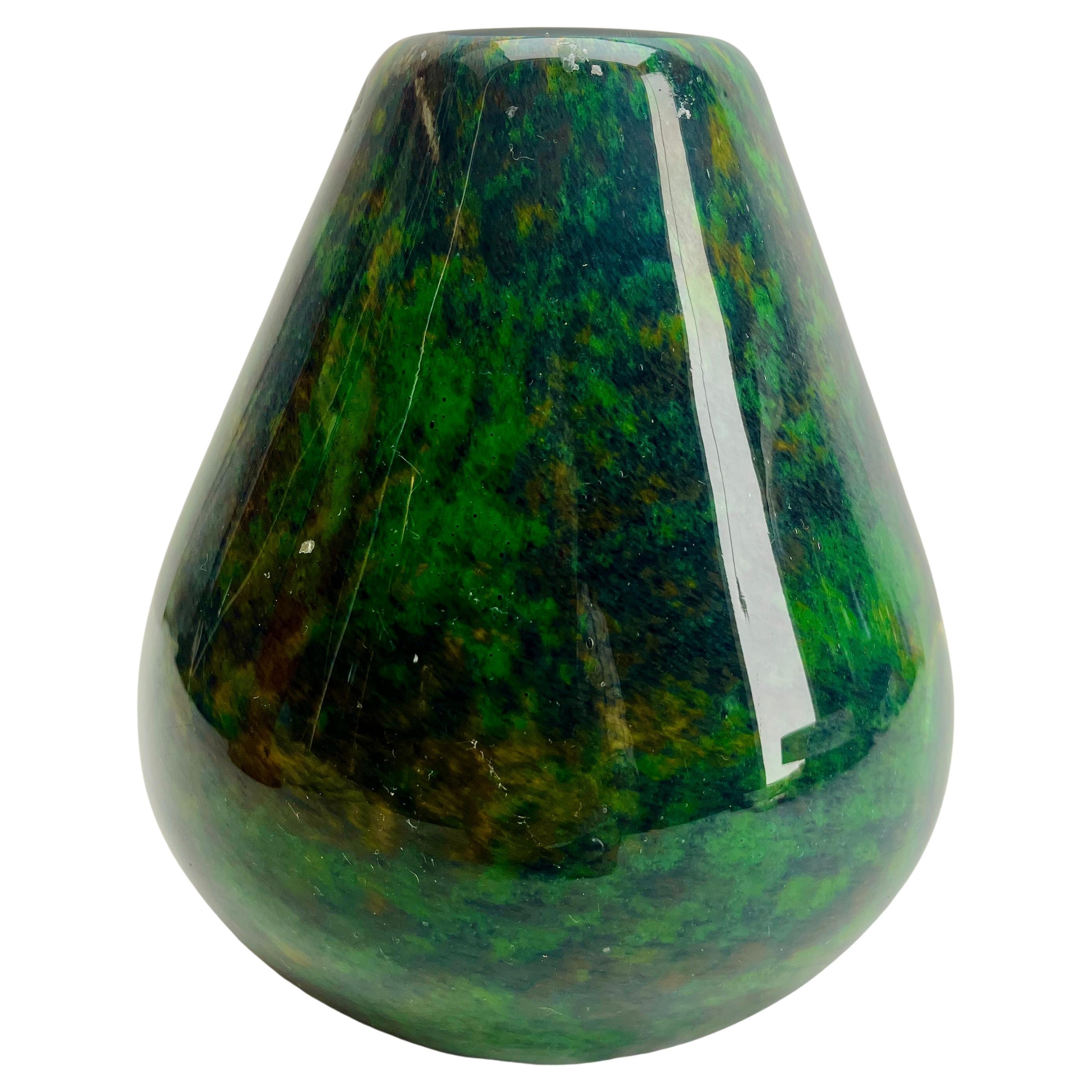 DAUM NANCY FIRMATO E CONTRASSEGNATO FRANCE FRENCH ART DECO GLASS VASE PATE VERRE

Daum Nancy firmata e marcata 
Vaso in Pate verre art déco in perfette condizioni, senza scheggiature, crepe o restauri. È alto (18 cm) e ha un diametro di 15 cm con