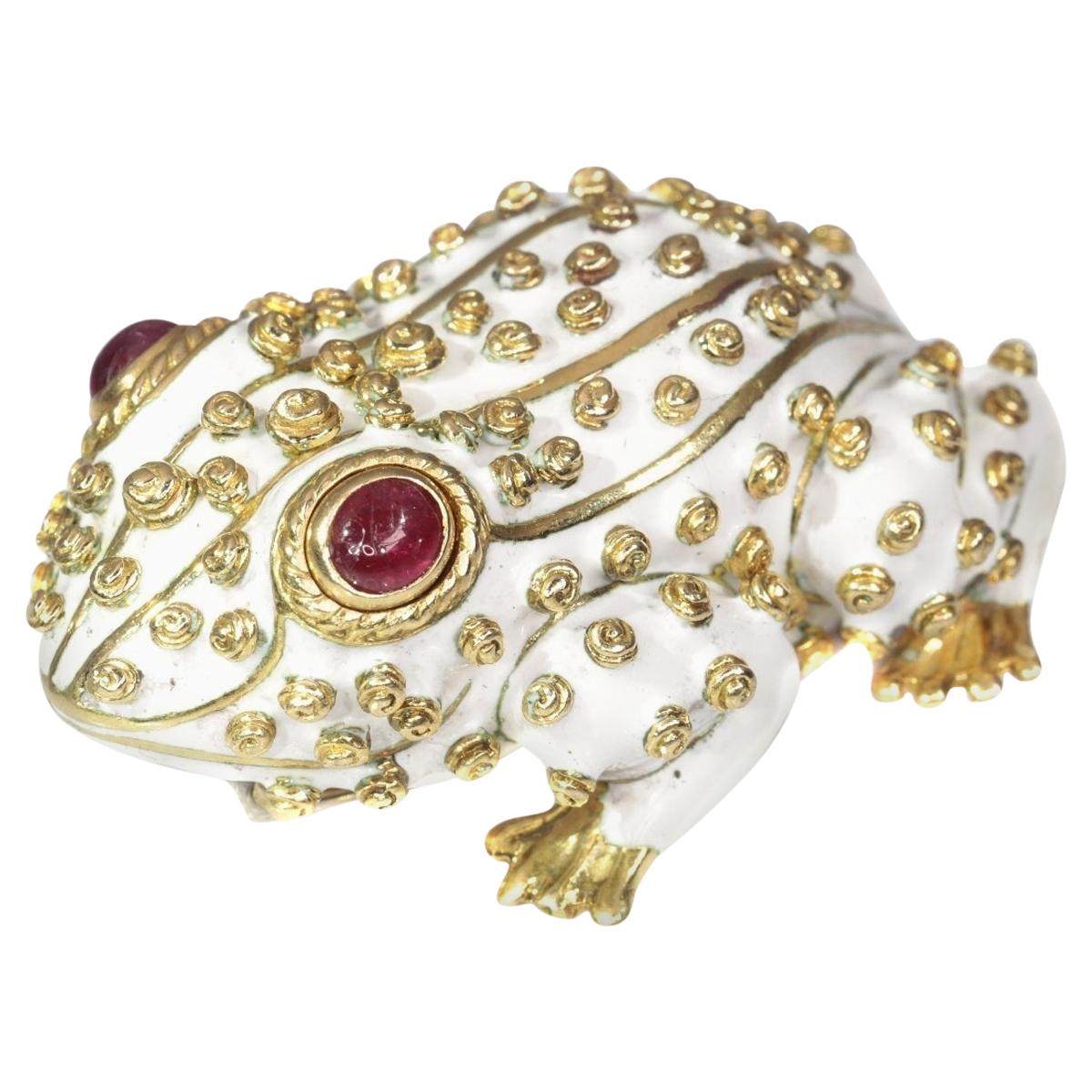 Signed David Webb Large White Frog Enameling 18 Karat Yellow gold Brooch, 1980s For Sale