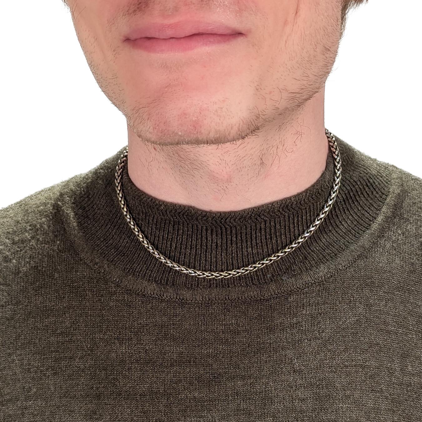 A fine signed silver chain necklace.

By David Yurman.

In sterling silver.

With wheat chain links and a lobster claw closure.

Marked to the clasp.

Simply a wonderful necklace from Yurman!

Date: 
Late 20th Century or Early 21st Century

Overall