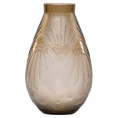 Signierte Vase aus der Deko-Ära Schneider, säuregeätztes taupefarben