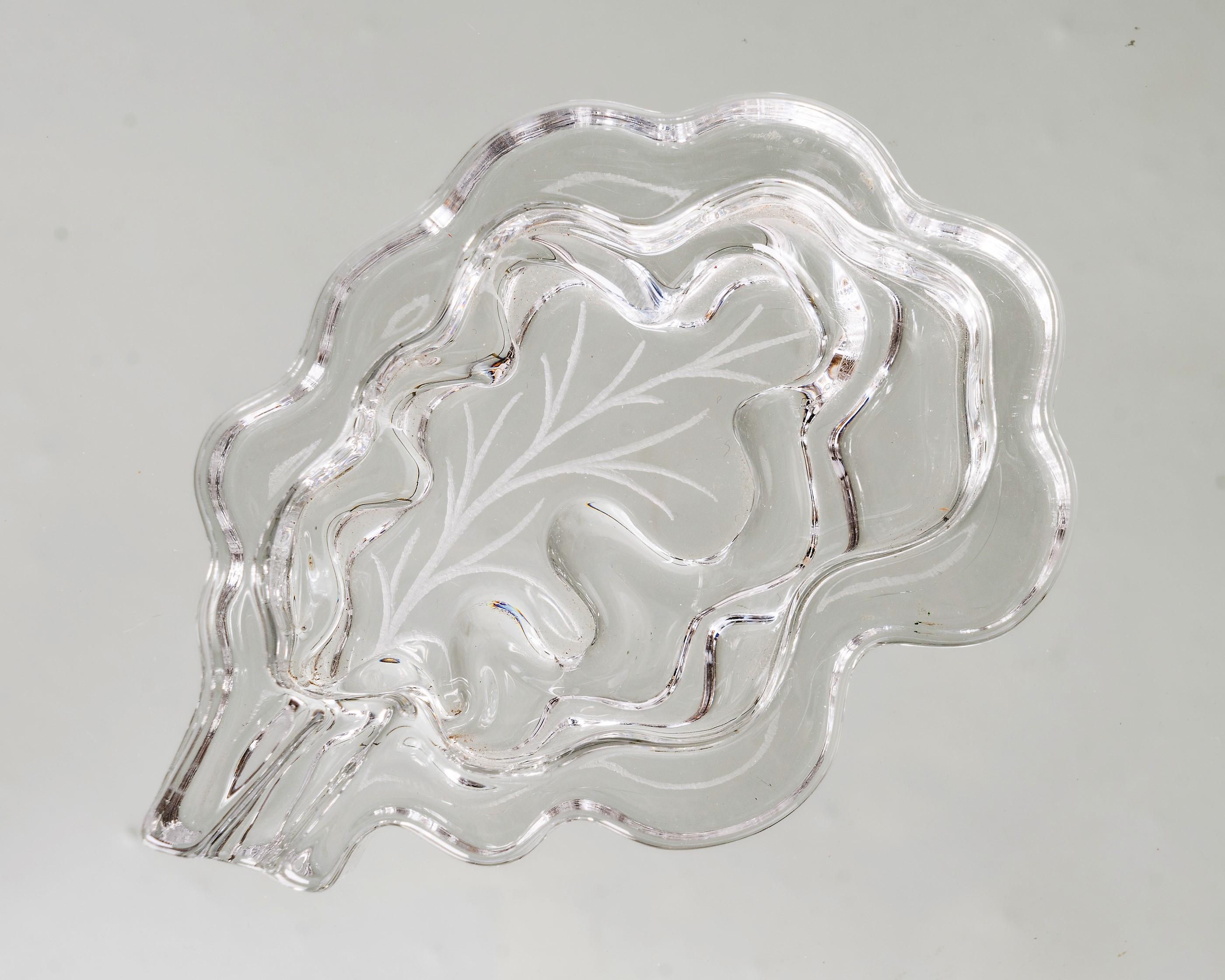 French Signed Decorative Leaf Shaped Daum Crystal Vide-Poches, France, 1970's For Sale