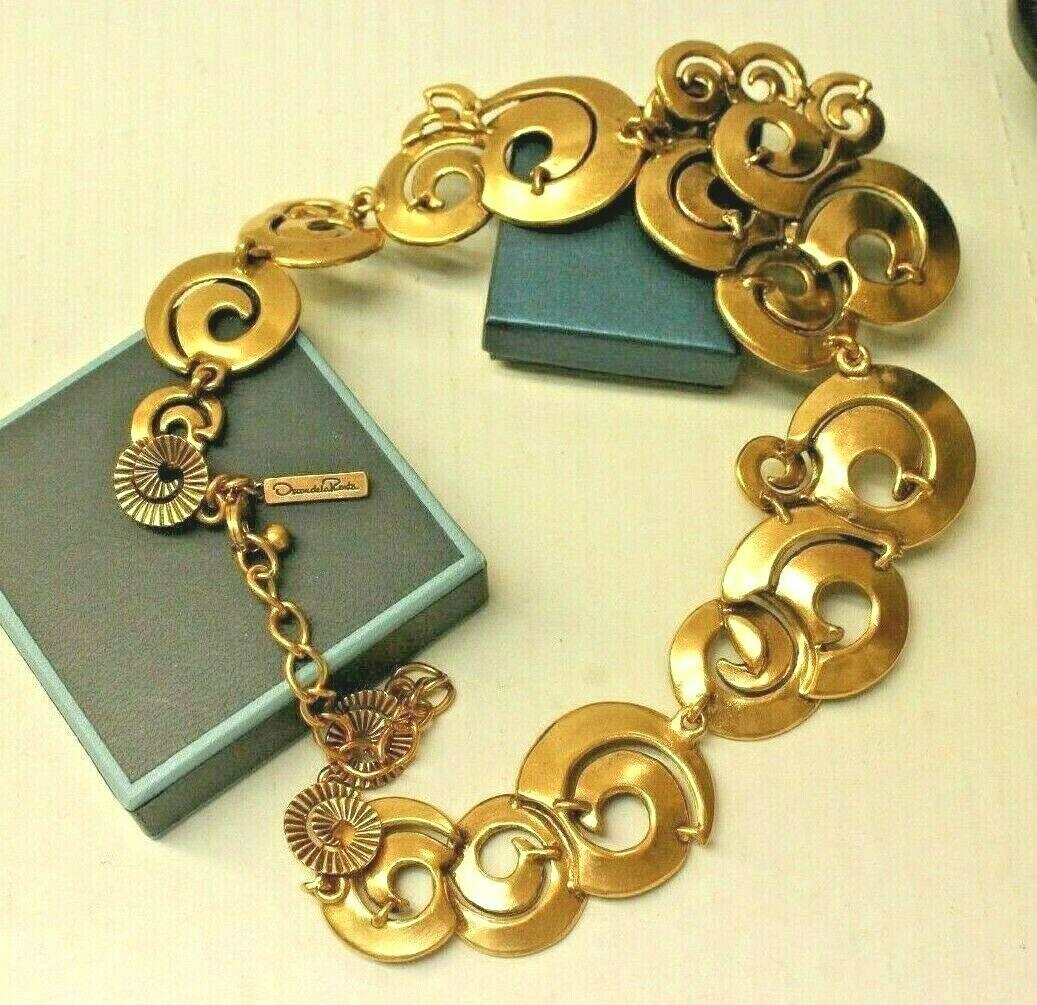 Signed Designer Oscar De La Renta Statement Golden Link Necklace In Excellent Condition For Sale In Montreal, QC