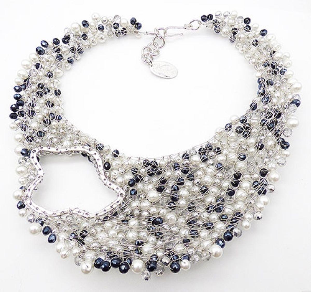 Moderne Collier asymétrique en perles et cristal de glace signé par le designer Villaiwan en vente