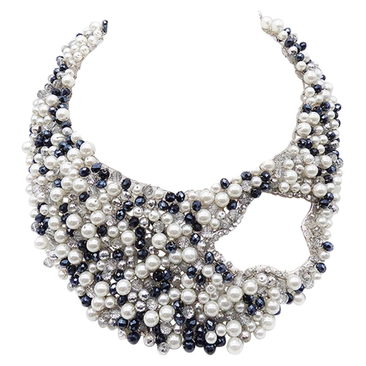 Collar asimétrico de perlas y cristal de hielo Villaiwan, firmado por el diseñador en venta