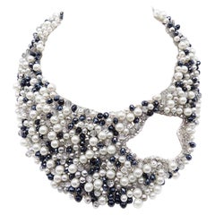 Asymmetrische Perlen- und Eiskristall-Halskette, signiert von Designer Villaiwan