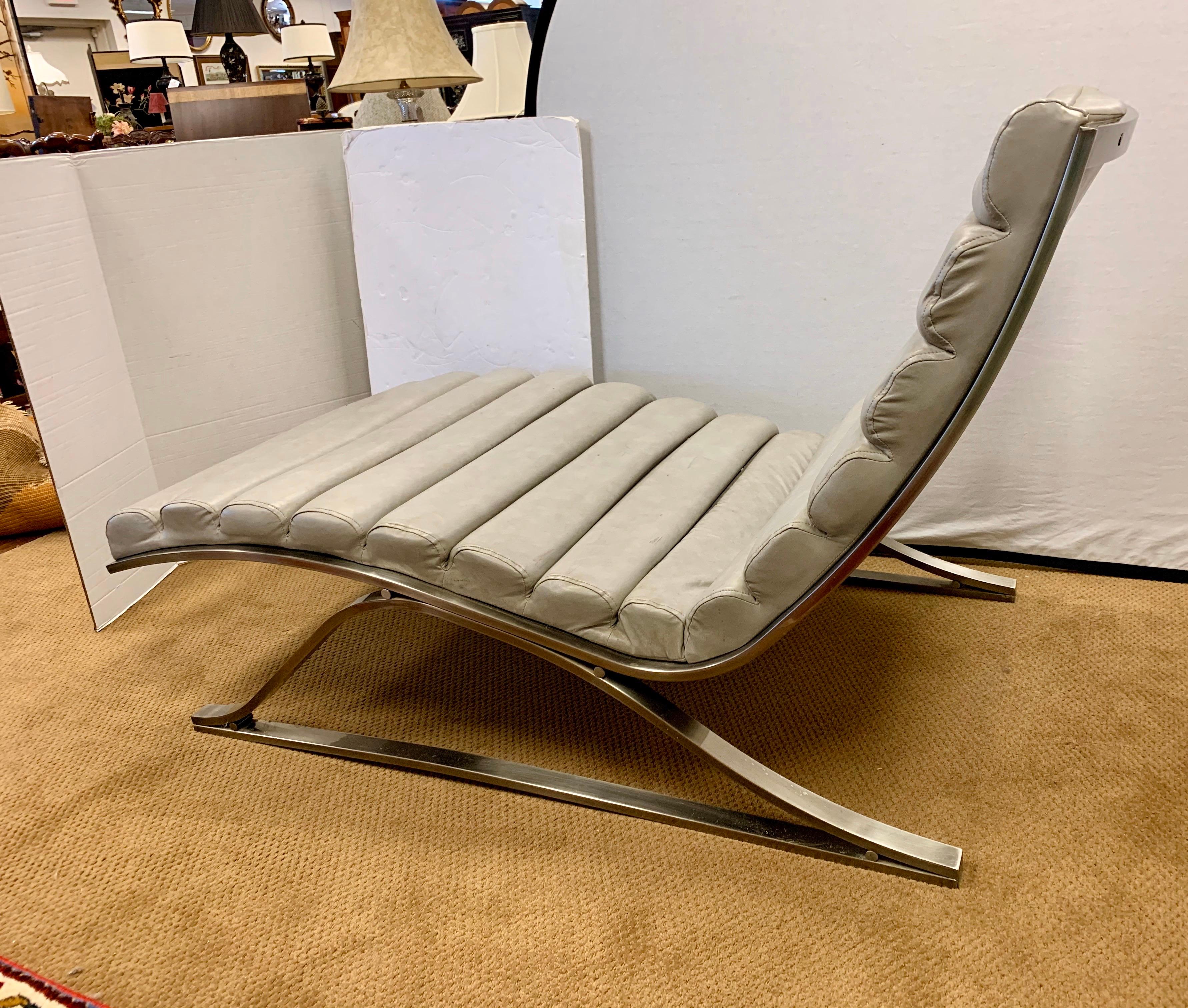 Signed DIA Design Institute America Leather Channel Back Chaise  In Good Condition In West Hartford, CT
