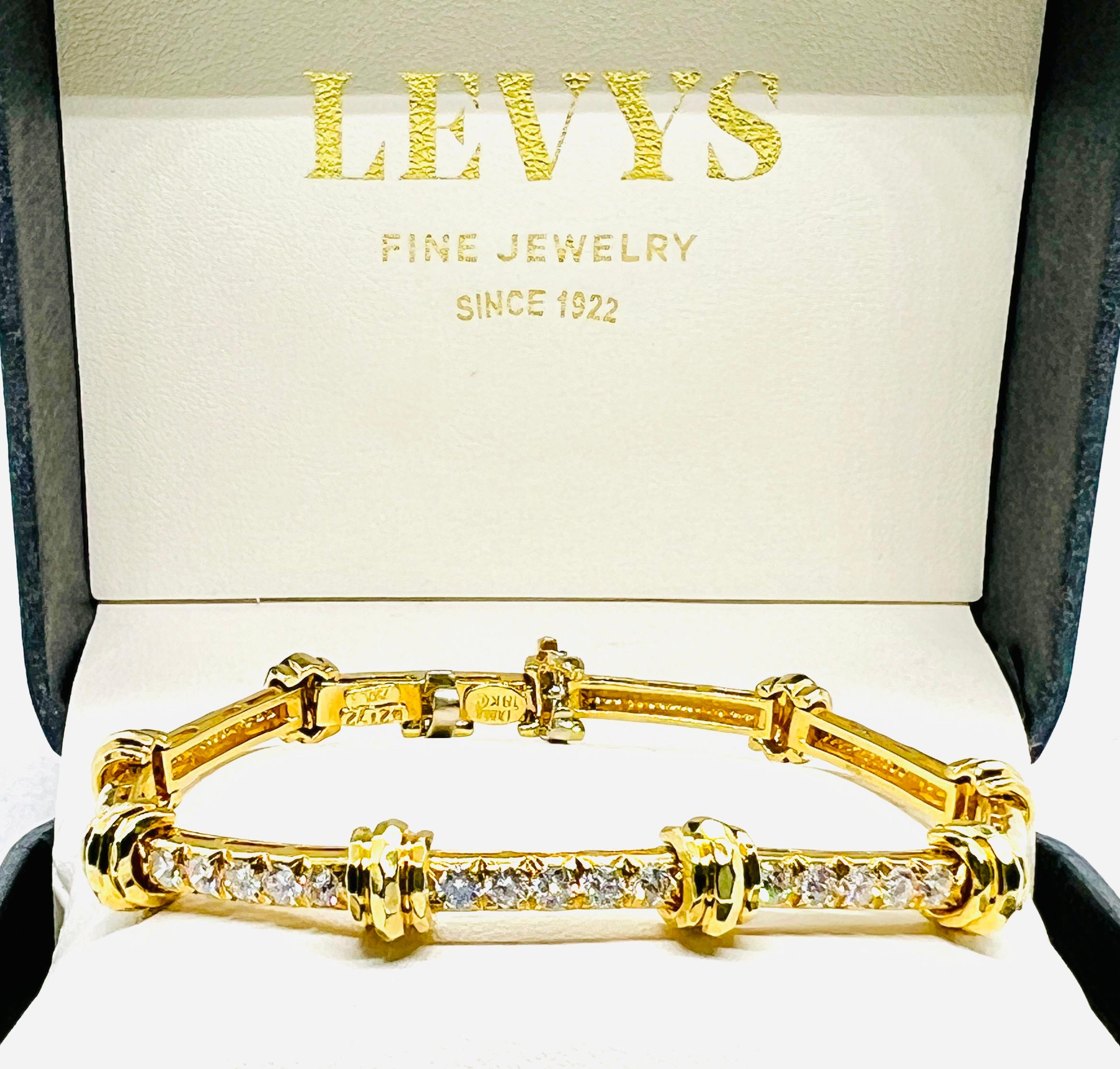 Brilliant Cut Signed Duna 18k Yellow Gold and Diamond Link Bracelet 23.7 Grams For Sale