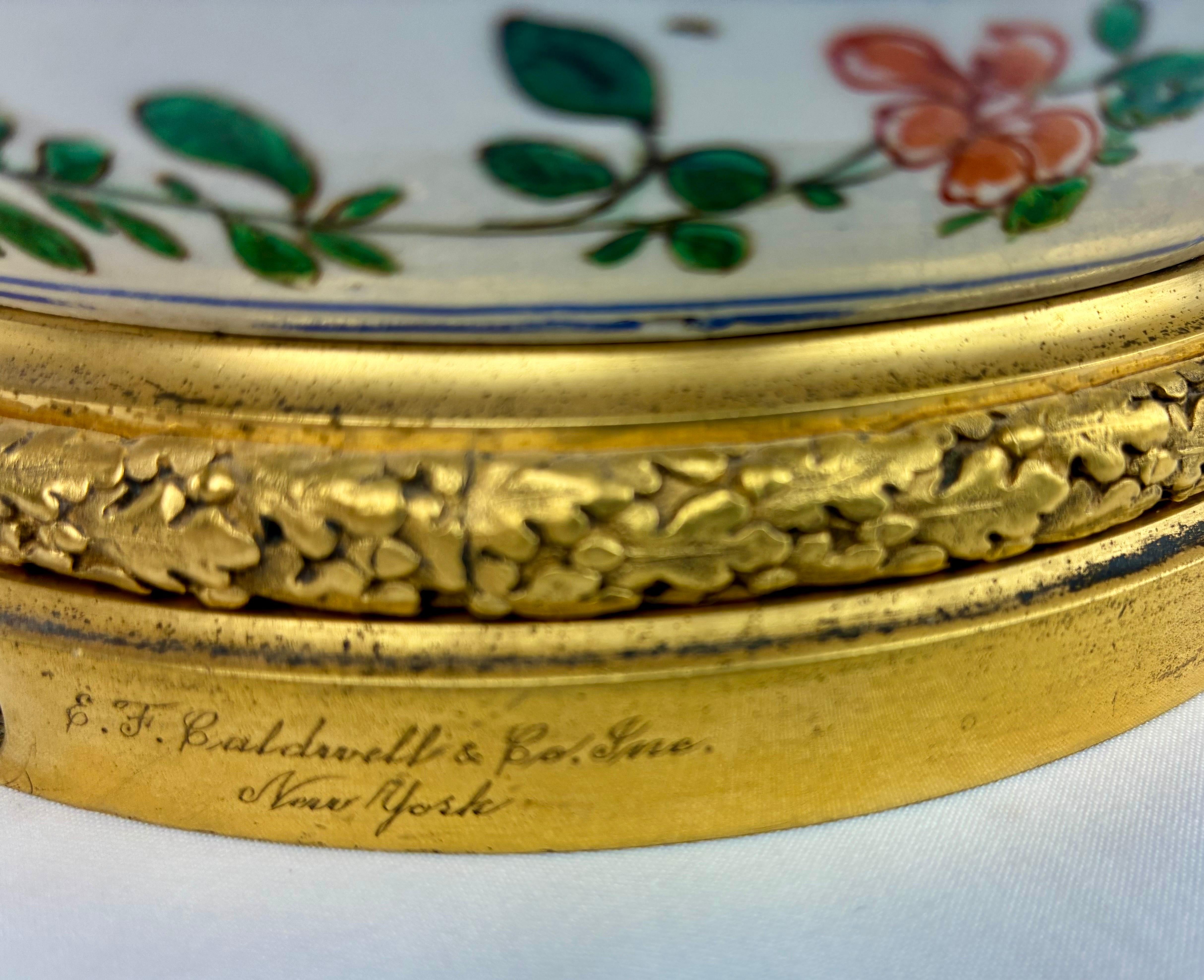 Signed E. F. Caldwell Chinese Porcelain and Gilt Bronze Lamp. Belle Époque en venta