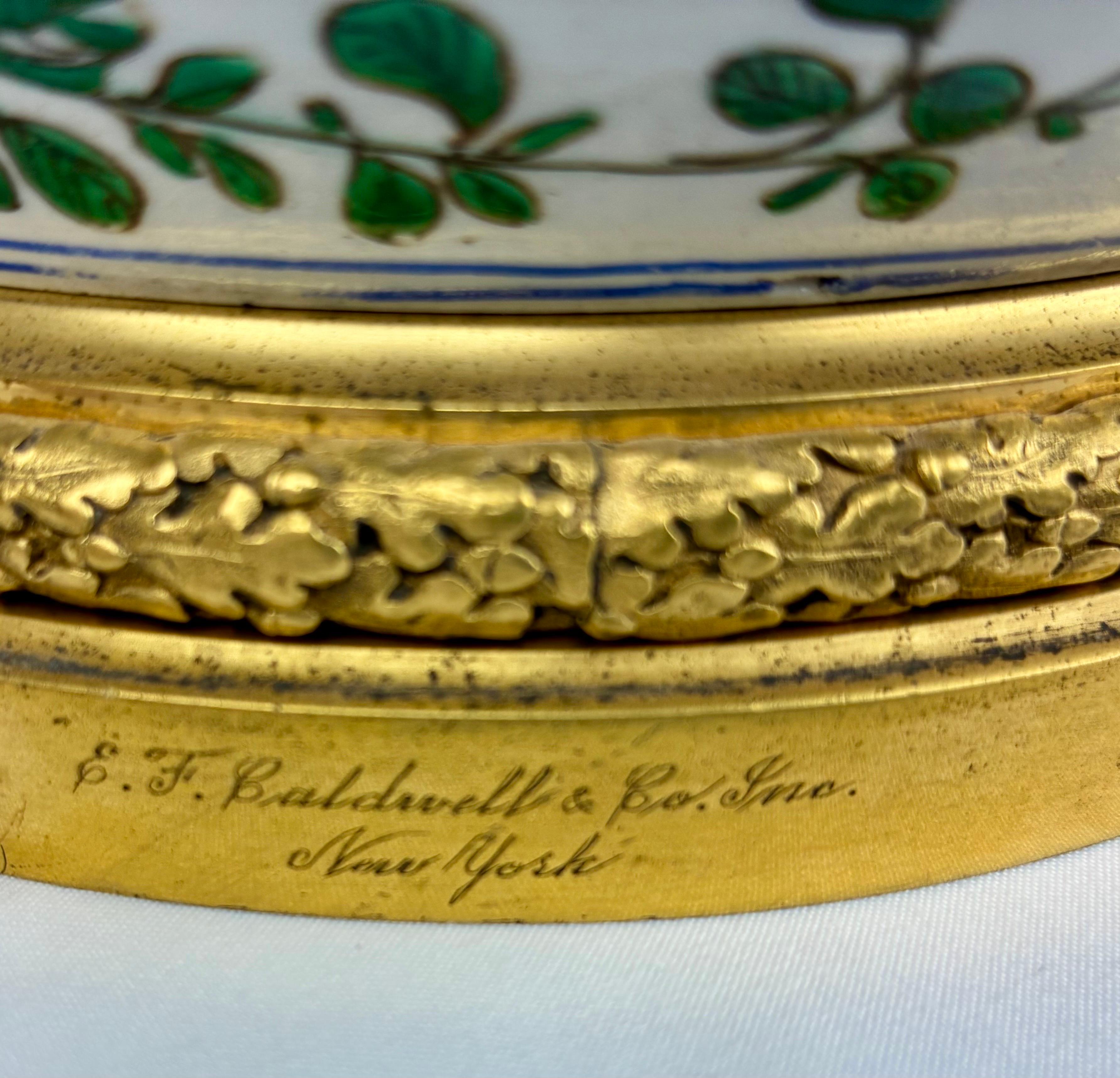 Signed E. F. Caldwell Chinese Porcelain and Gilt Bronze Lamp. en Bueno estado para la venta en Pittsburgh, PA