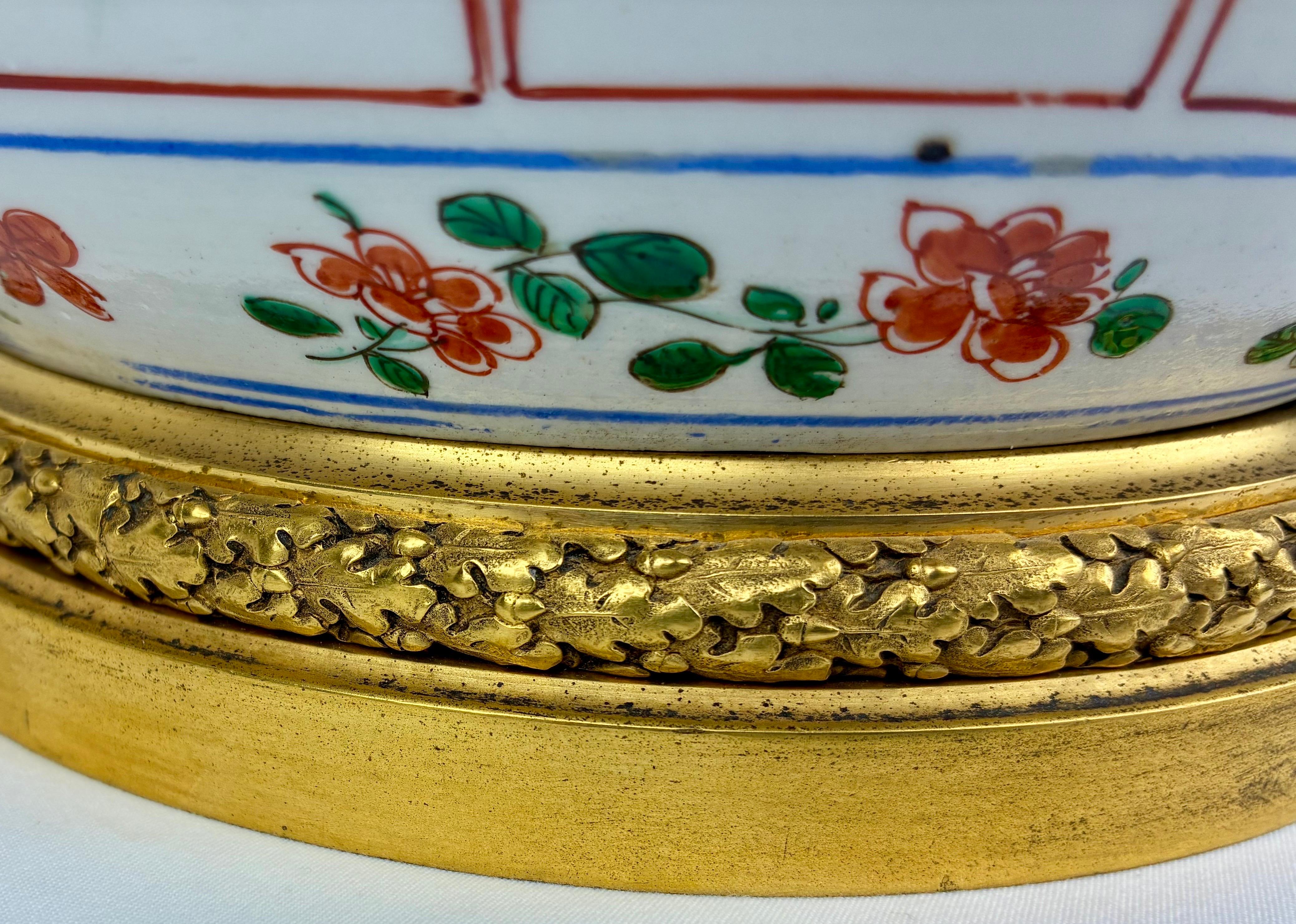Signed E. F. Caldwell Chinese Porcelain and Gilt Bronze Lamp. en venta 2