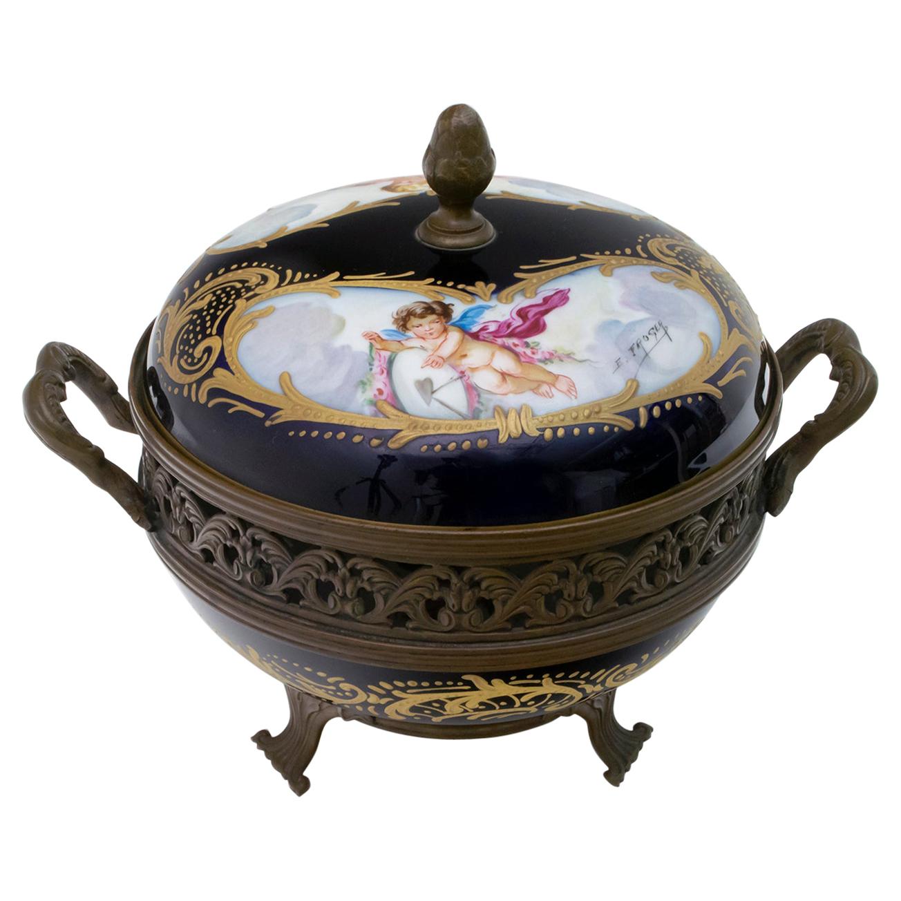Firmato E. Froger Potpourri in porcellana francese del XIX secolo di Sevres, 1880