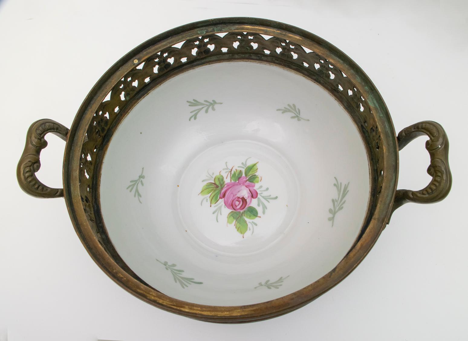 Signed E. Froger 19th Century French Porcelain Potpourri by Sevres, 1880 For Sale 3