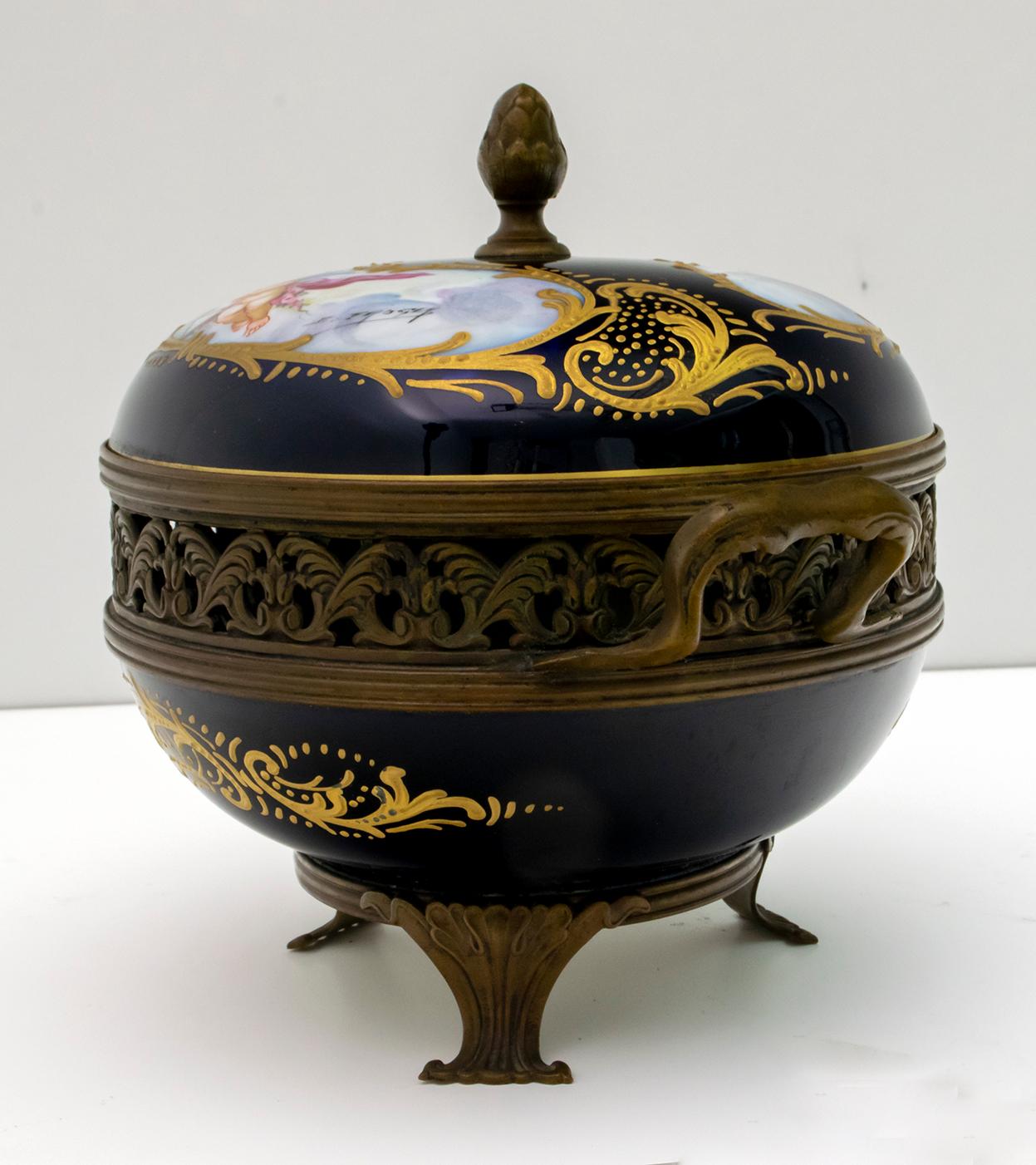 Signed E. Froger 19th Century French Porcelain Potpourri by Sevres, 1880 For Sale 11