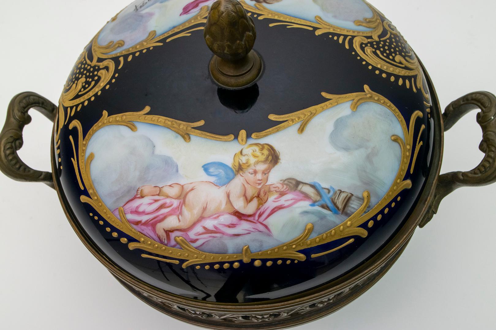 Signed E. Froger 19th Century French Porcelain Potpourri by Sevres, 1880 For Sale 2