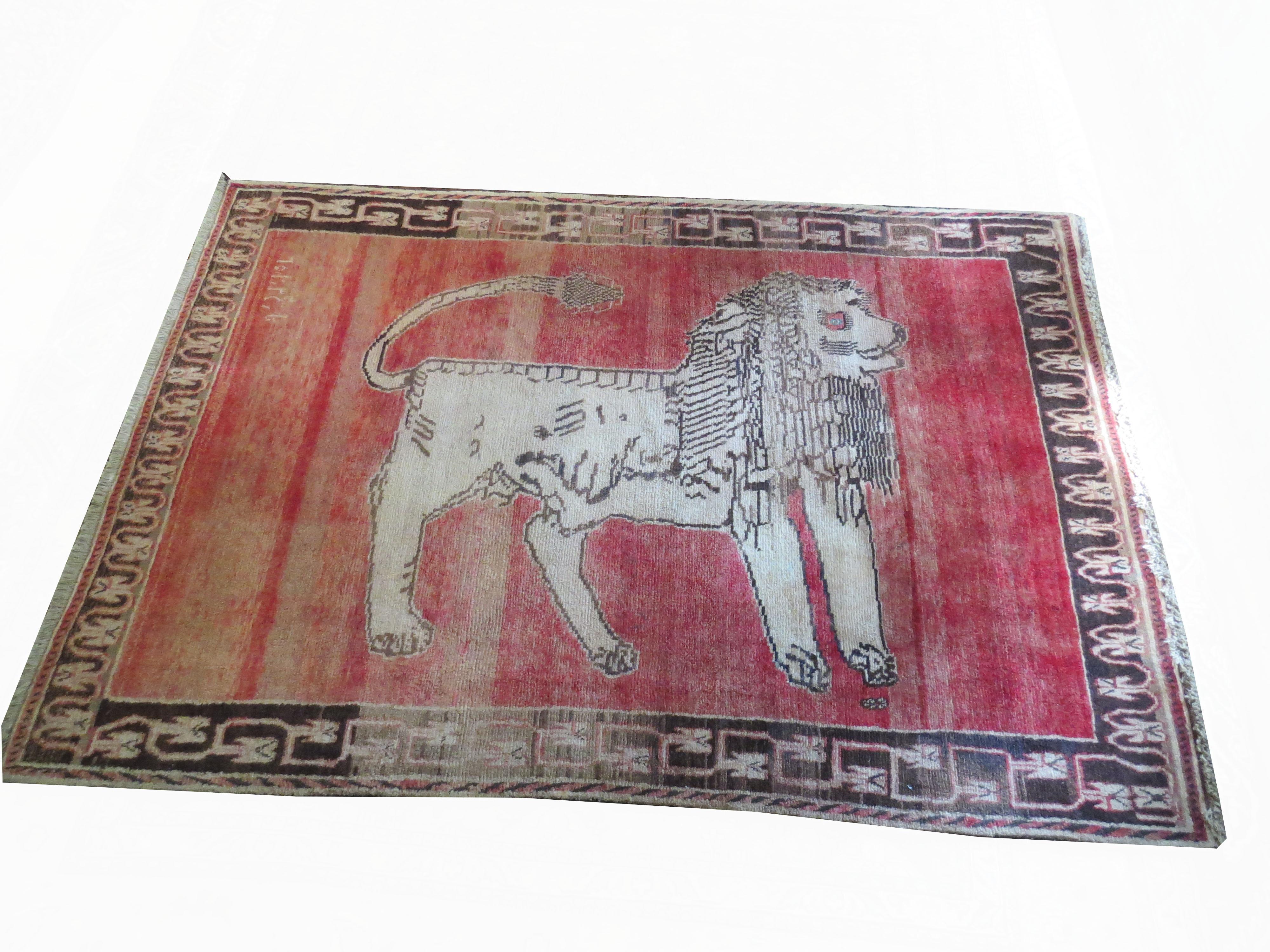 Antique Nomadic Lion tribal rugs are extremely rare. This signed Lion rug from East Turkestan has the special feature of years of abrash.
One unique characteristic of hand-spun yarn is that the yarn is of different diameters because it is not made