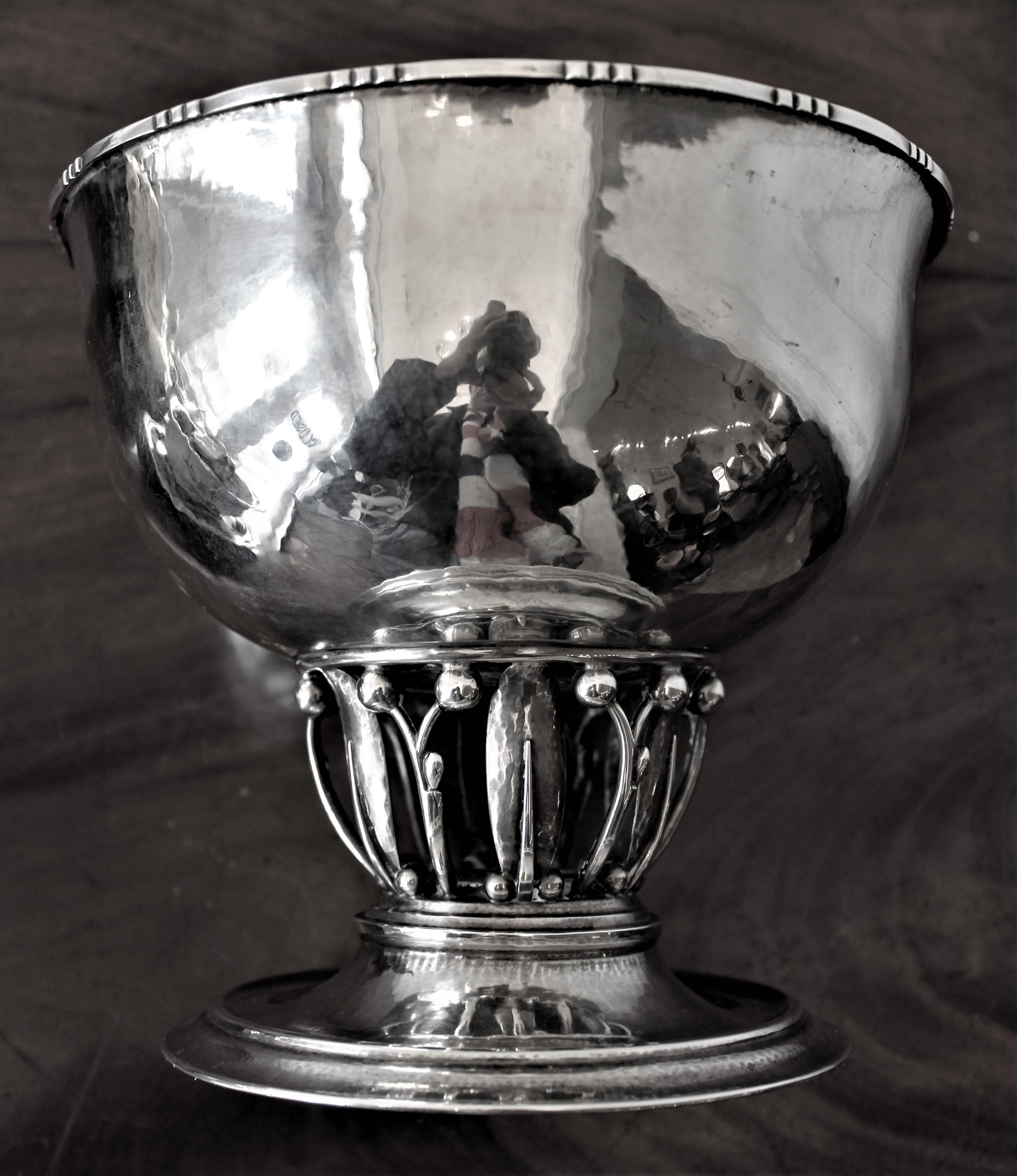Georg Jensen Tazón con pedestal 