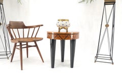 ¡Firmado Enrique Garcel Mesa auxiliar de tres patas lacada con un cajón MINT!