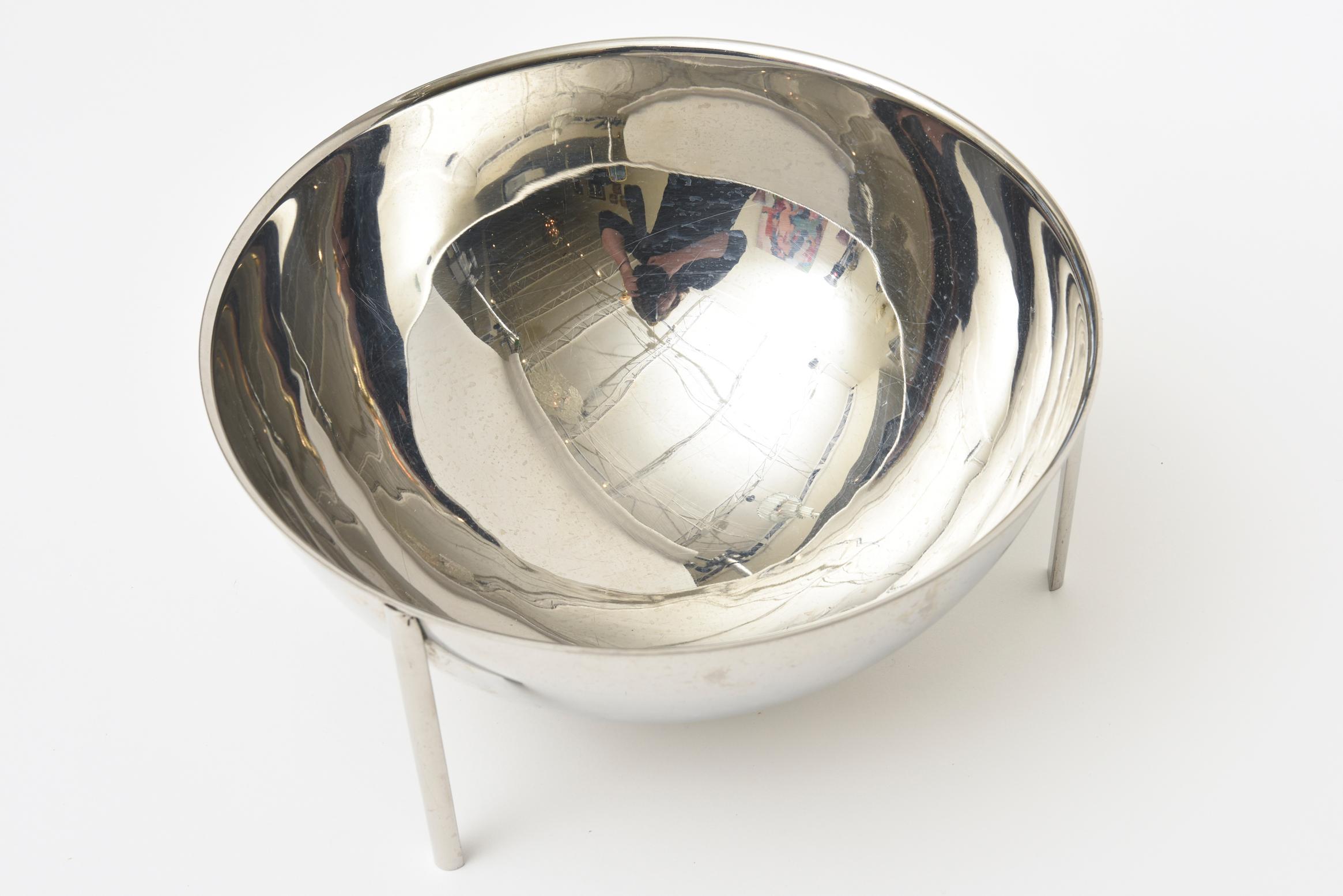 Signed Enzo Mari Round Architectural Stainless Steel Bowl In Good Condition In North Miami, FL