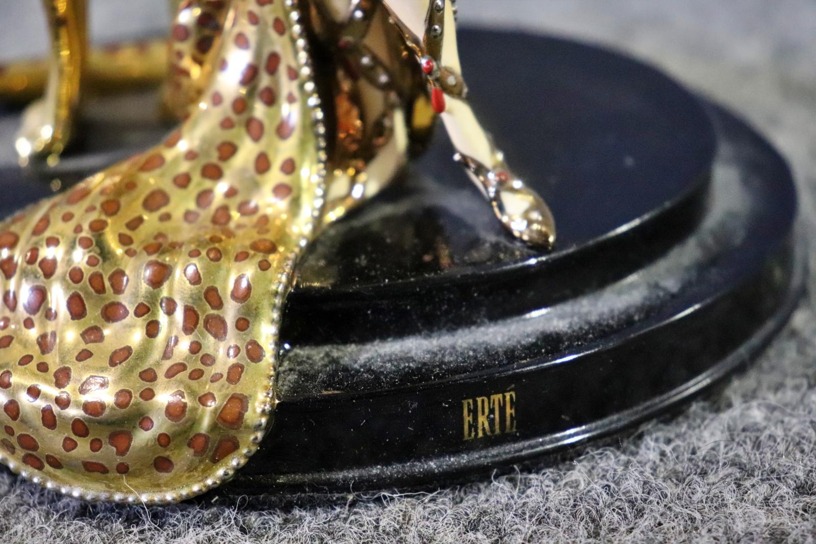 Art Déco Statuetta firmata Erta Ocelot with Lady in stile Art Deco francese di Franklin Mint in vendita