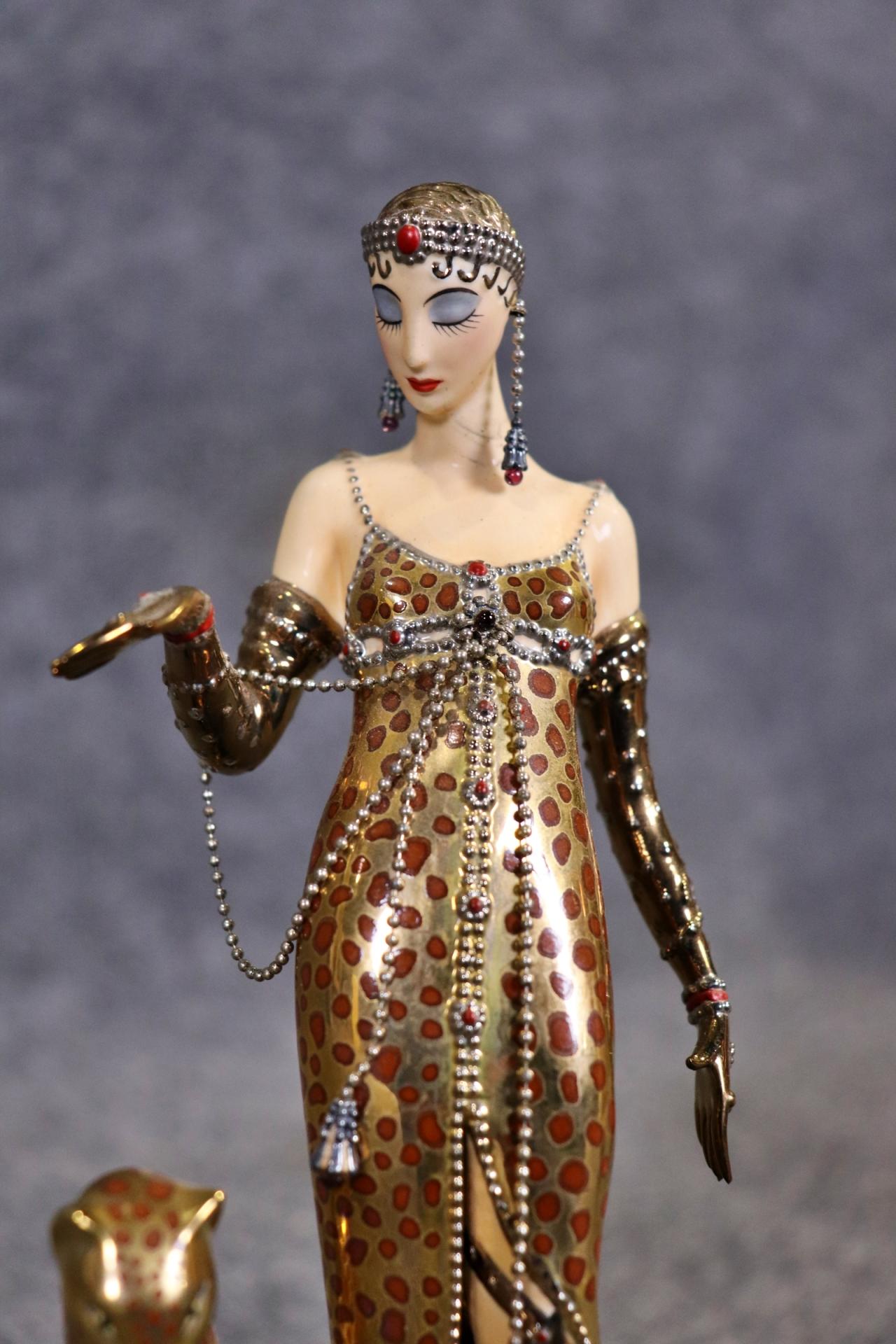 Americano Statuetta firmata Erta Ocelot with Lady in stile Art Deco francese di Franklin Mint in vendita
